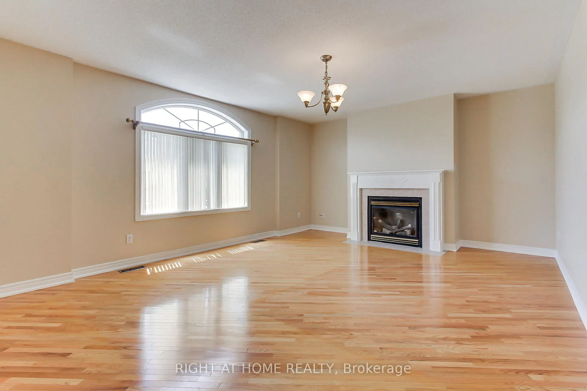 Photo 23 of 50 Dovedale Drive, Georgina, Keswick South — HOMEH