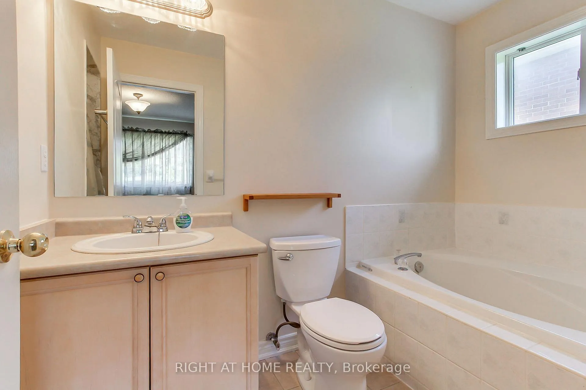 Photo 29 of 50 Dovedale Drive, Georgina, Keswick South — HOMEH