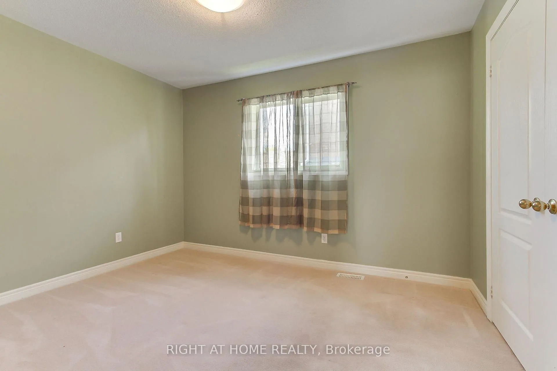 Photo 33 of 50 Dovedale Drive, Georgina, Keswick South — HOMEH