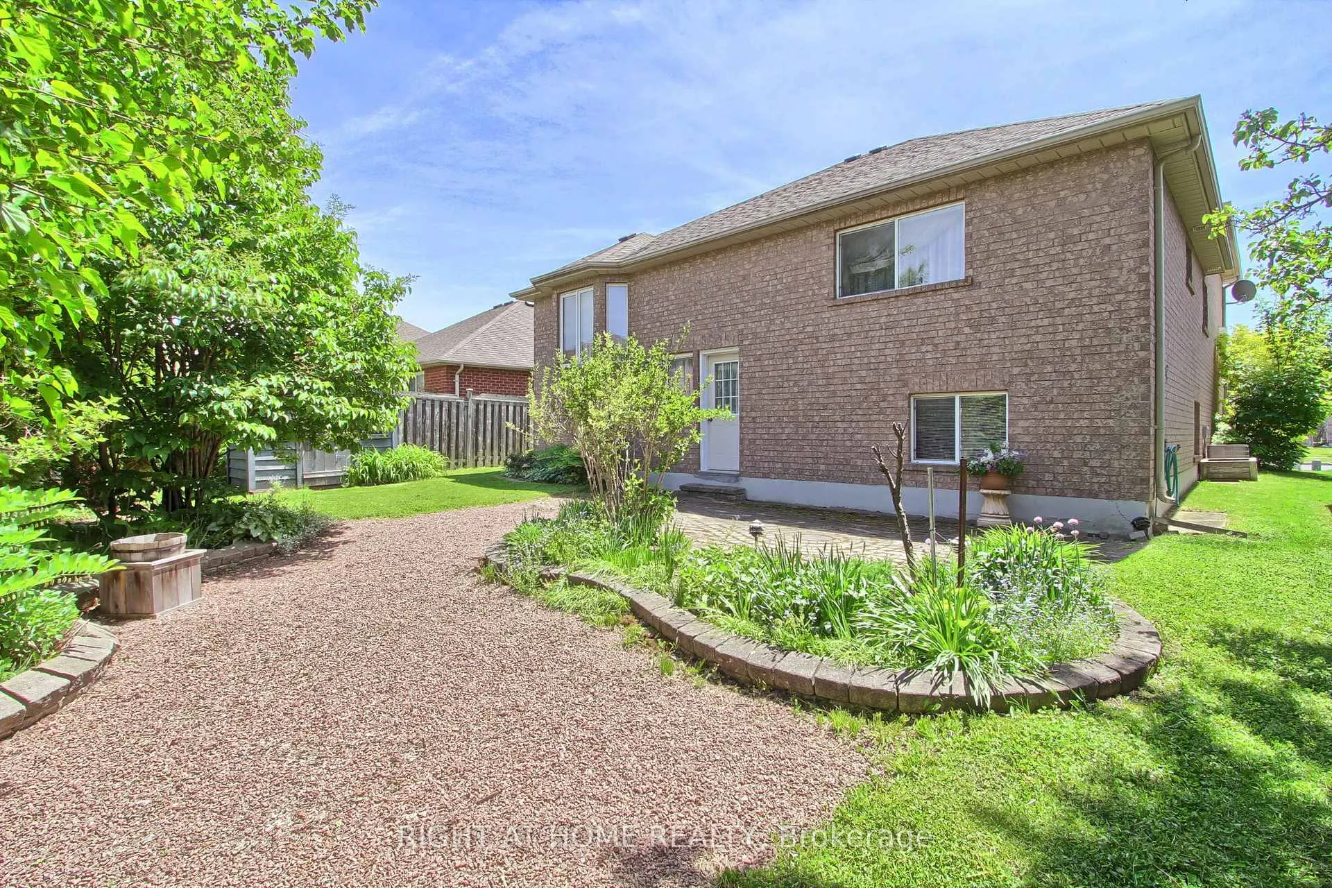 Photo 48 of 50 Dovedale Drive, Georgina, Keswick South — HOMEH