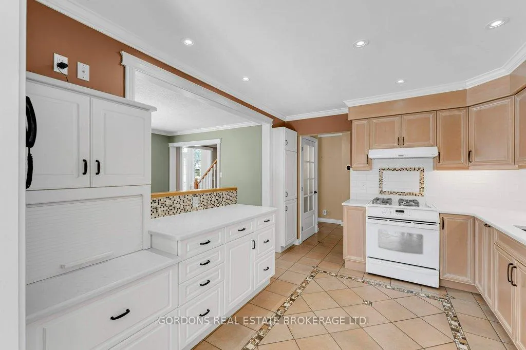 Photo 10 of 1 Buckingham Court, Kingston, Kingston East (Incl Barret Crt) — HOMEH