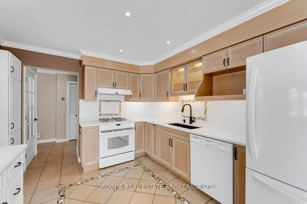 Photo 11 of 1 Buckingham Court, Kingston, Kingston East (Incl Barret Crt) — HOMEH