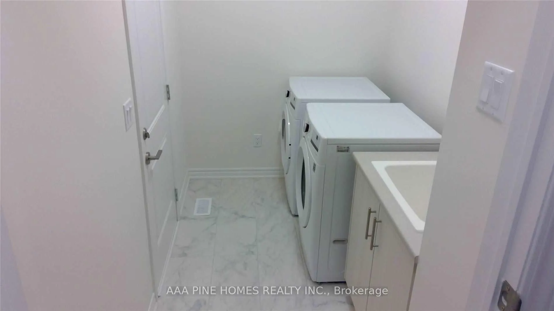 Photo 12 of 61 Laing Drive, Whitby, Rural Whitby — HOMEH