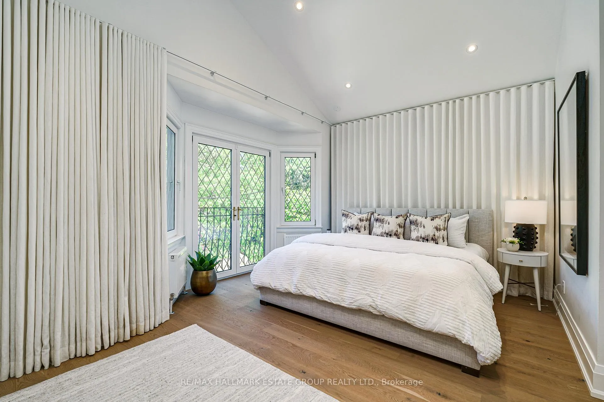 Photo 20 of 40 Courcelette Road, Scarborough, Birchcliffe-Cliffside — HOMEH