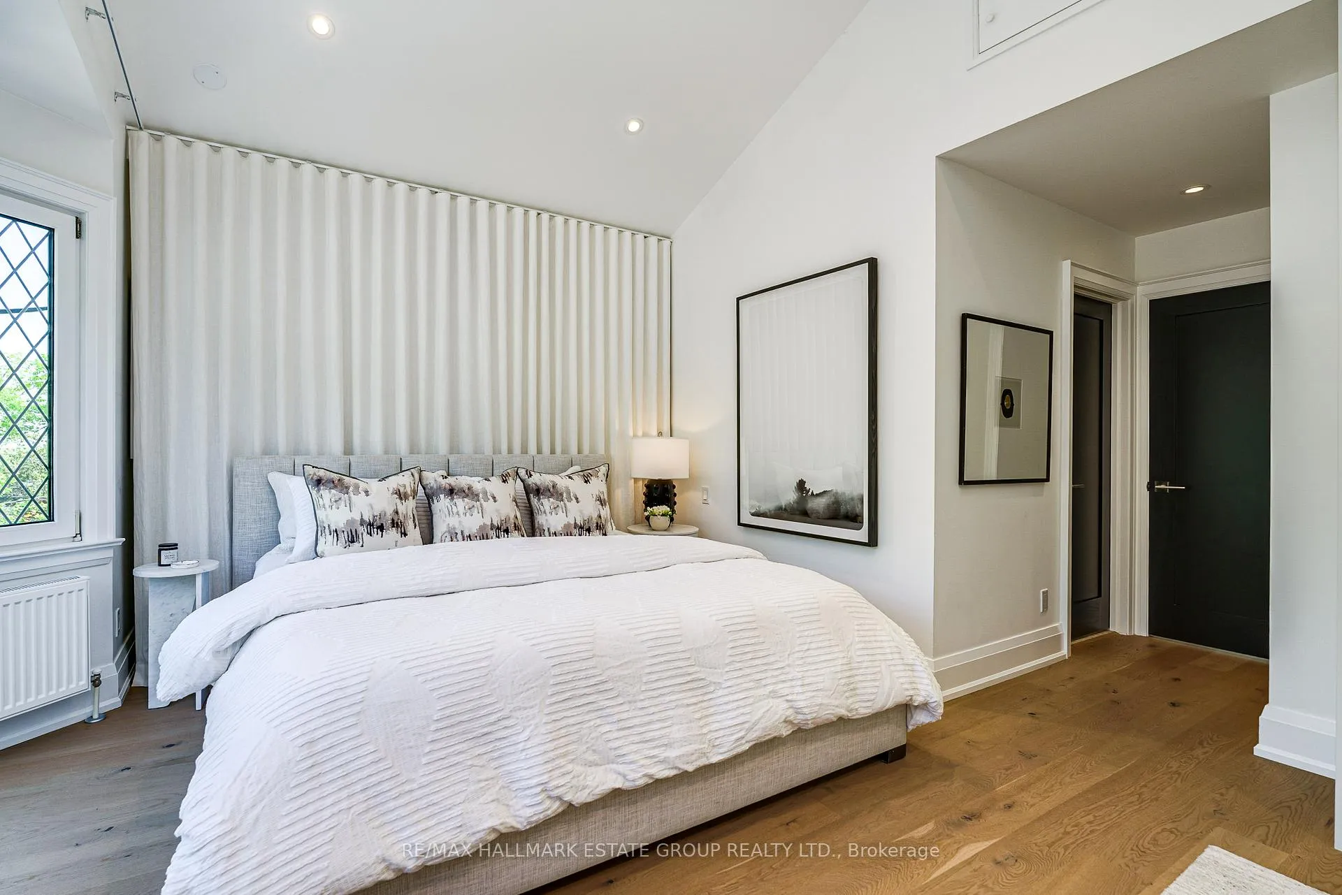 Photo 22 of 40 Courcelette Road, Scarborough, Birchcliffe-Cliffside — HOMEH