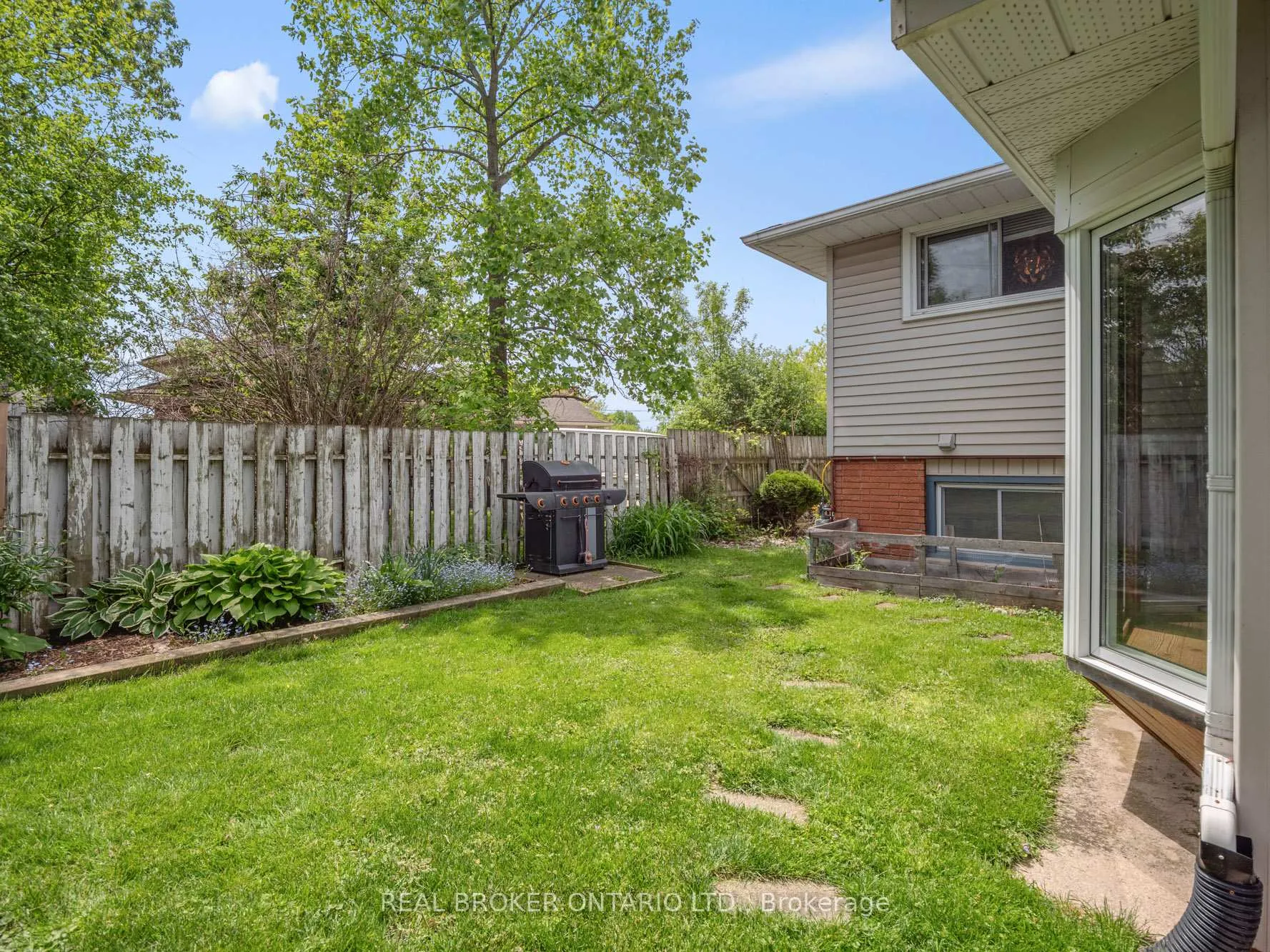 Photo 3 of 63 Harrison Avenue, Welland, Lincoln/Crowland — HOMEH