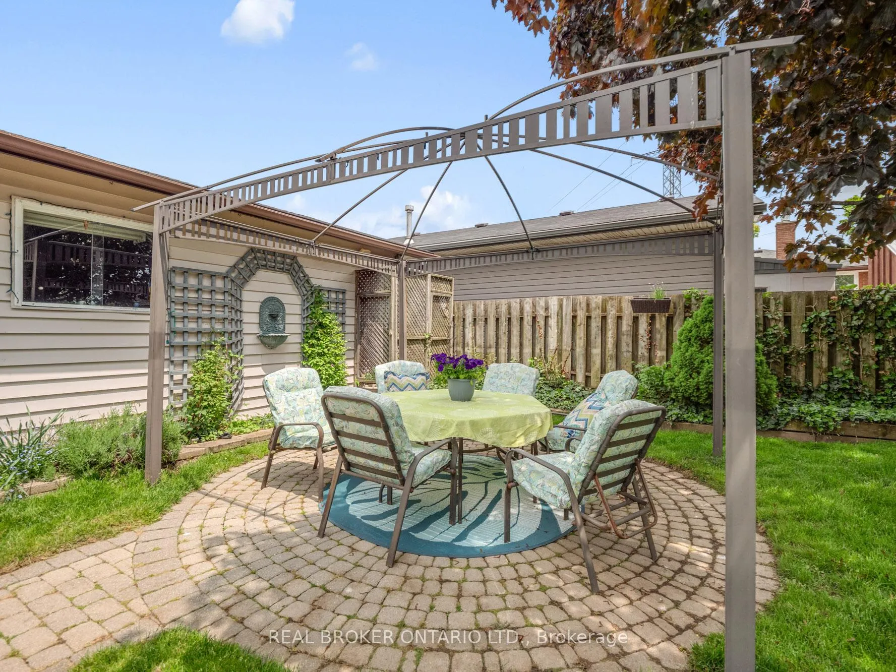 Photo 4 of 63 Harrison Avenue, Welland, Lincoln/Crowland — HOMEH