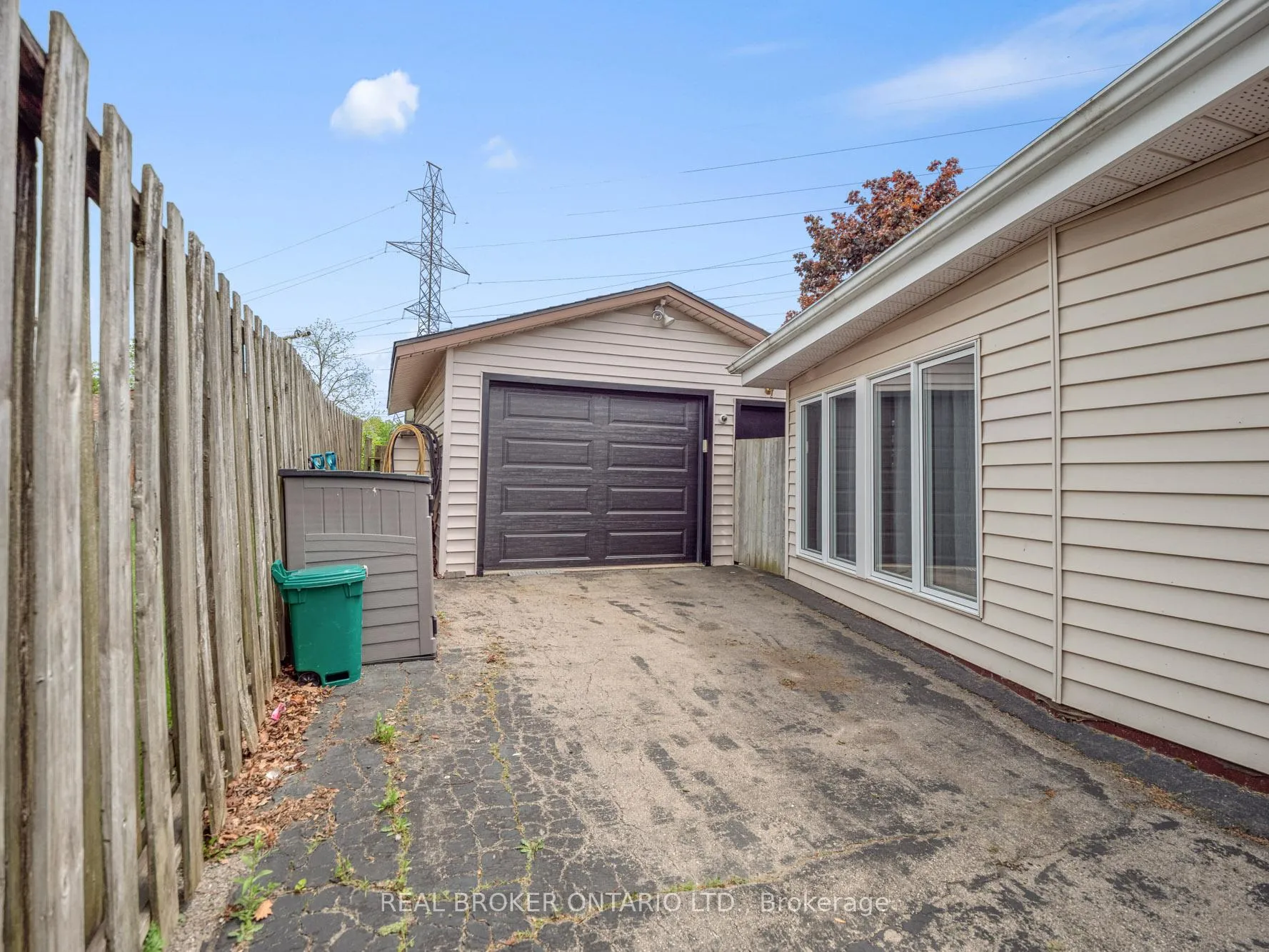 Photo 5 of 63 Harrison Avenue, Welland, Lincoln/Crowland — HOMEH