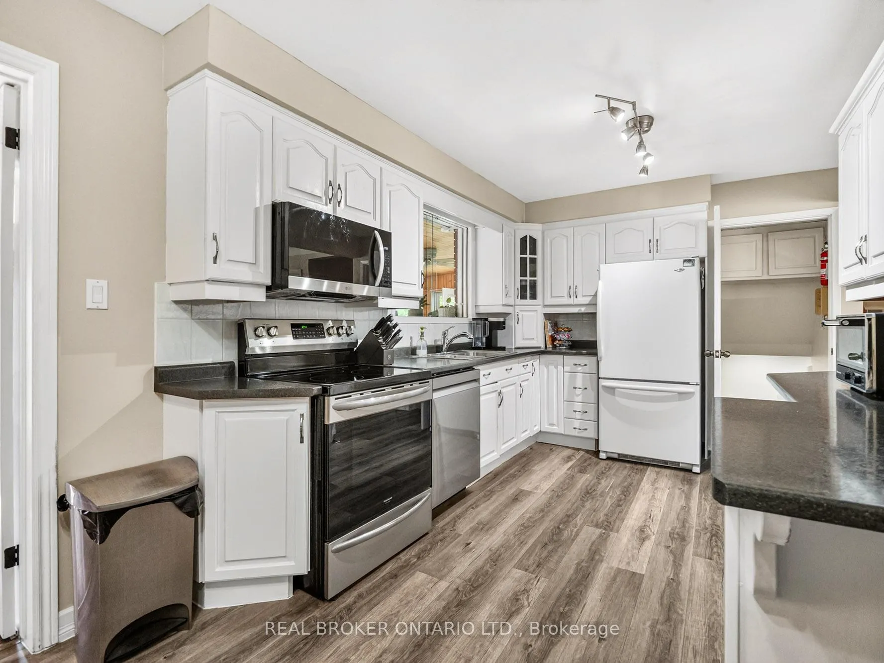 Photo 7 of 63 Harrison Avenue, Welland, Lincoln/Crowland — HOMEH