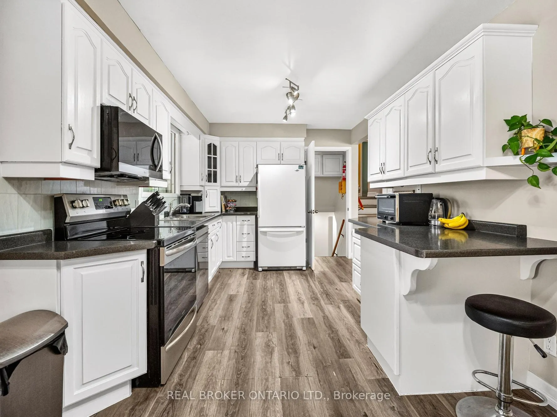Photo 13 of 63 Harrison Avenue, Welland, Lincoln/Crowland — HOMEH