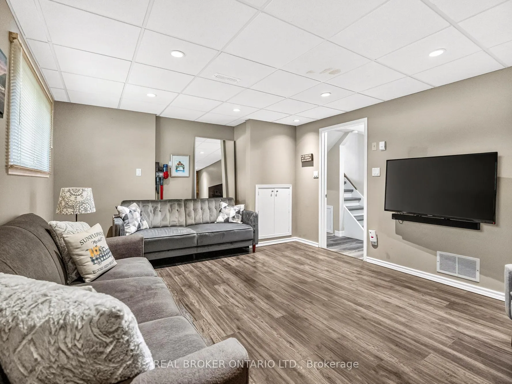 Photo 23 of 63 Harrison Avenue, Welland, Lincoln/Crowland — HOMEH