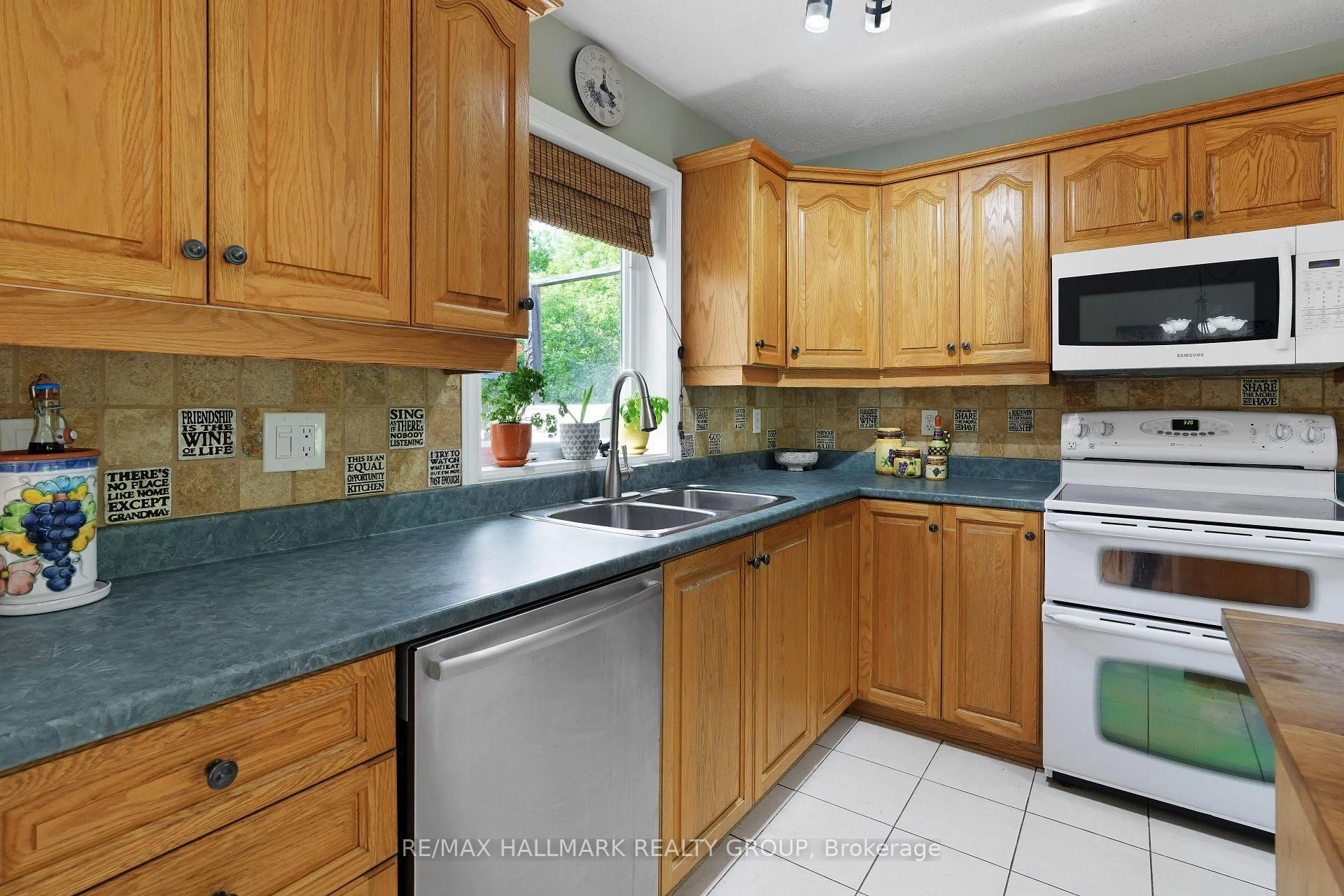 Photo 16 of 184 Old Pakenham Road, Ottawa, Fitzroy — HOMEH