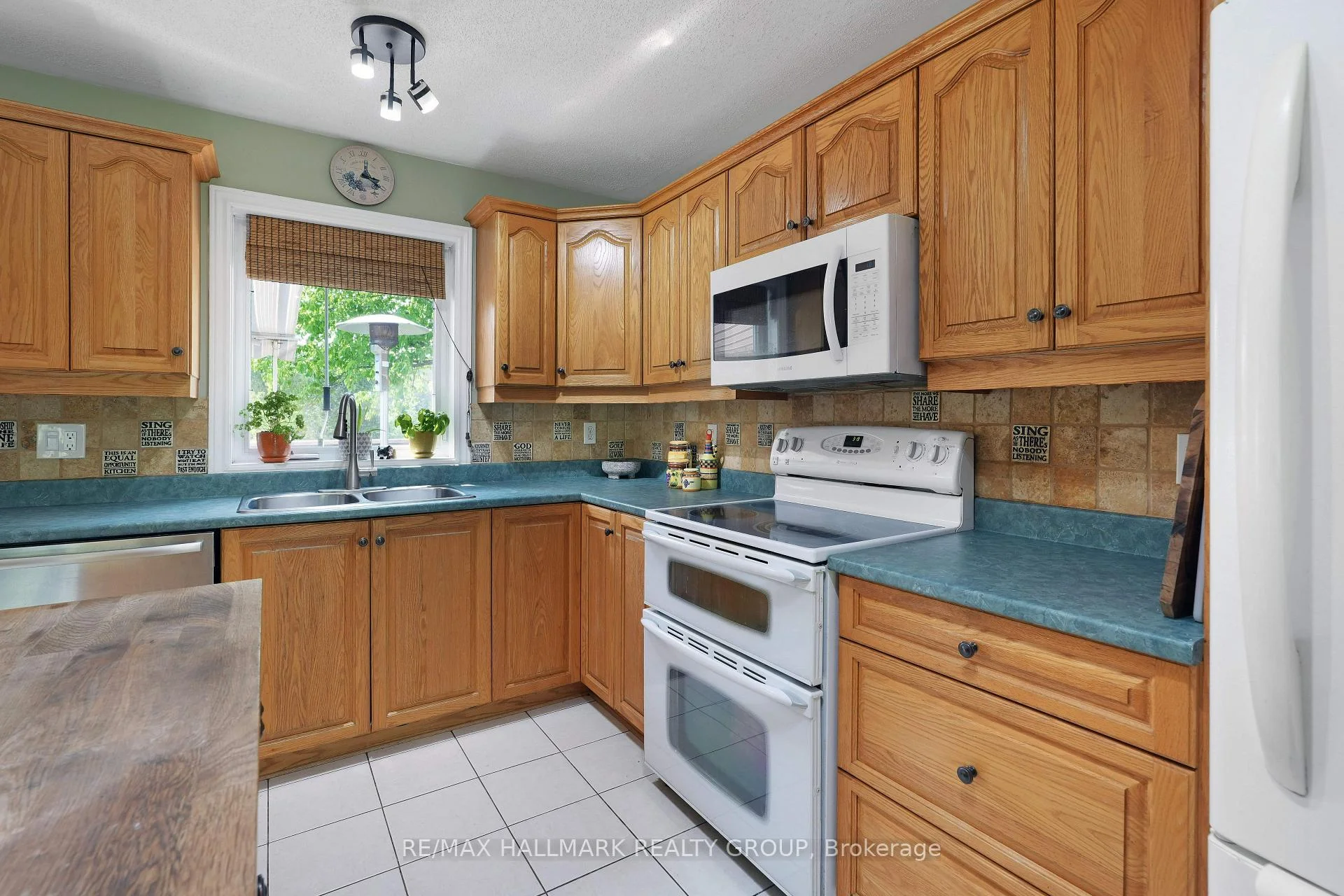 Photo 18 of 184 Old Pakenham Road, Ottawa, Fitzroy — HOMEH