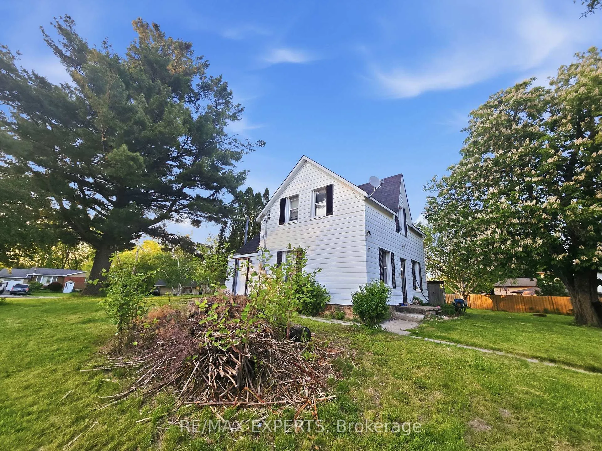 Photo 2 of 47 Walnut Street, New Tecumseth, Alliston — HOMEH