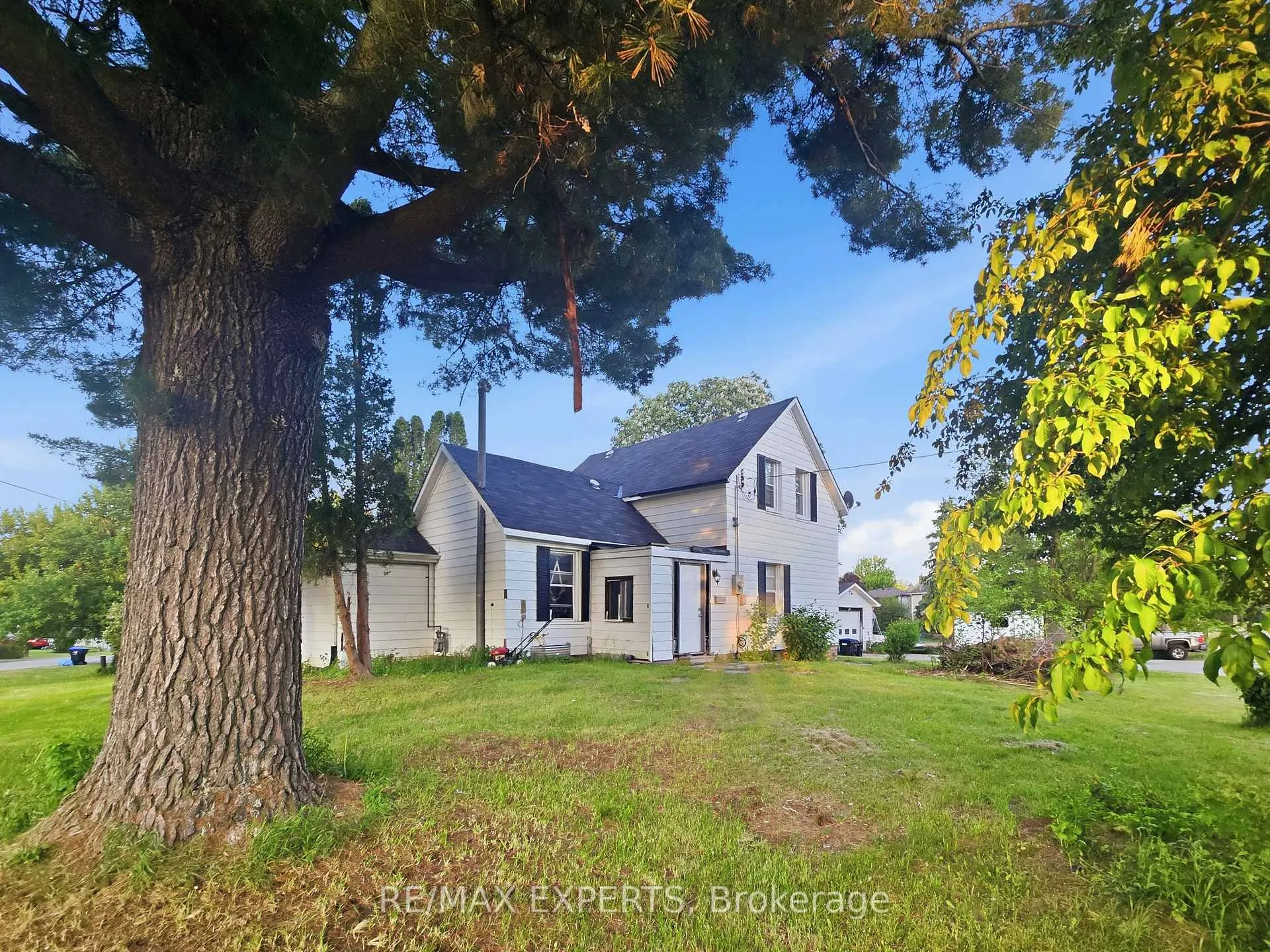 Photo 5 of 47 Walnut Street, New Tecumseth, Alliston — HOMEH