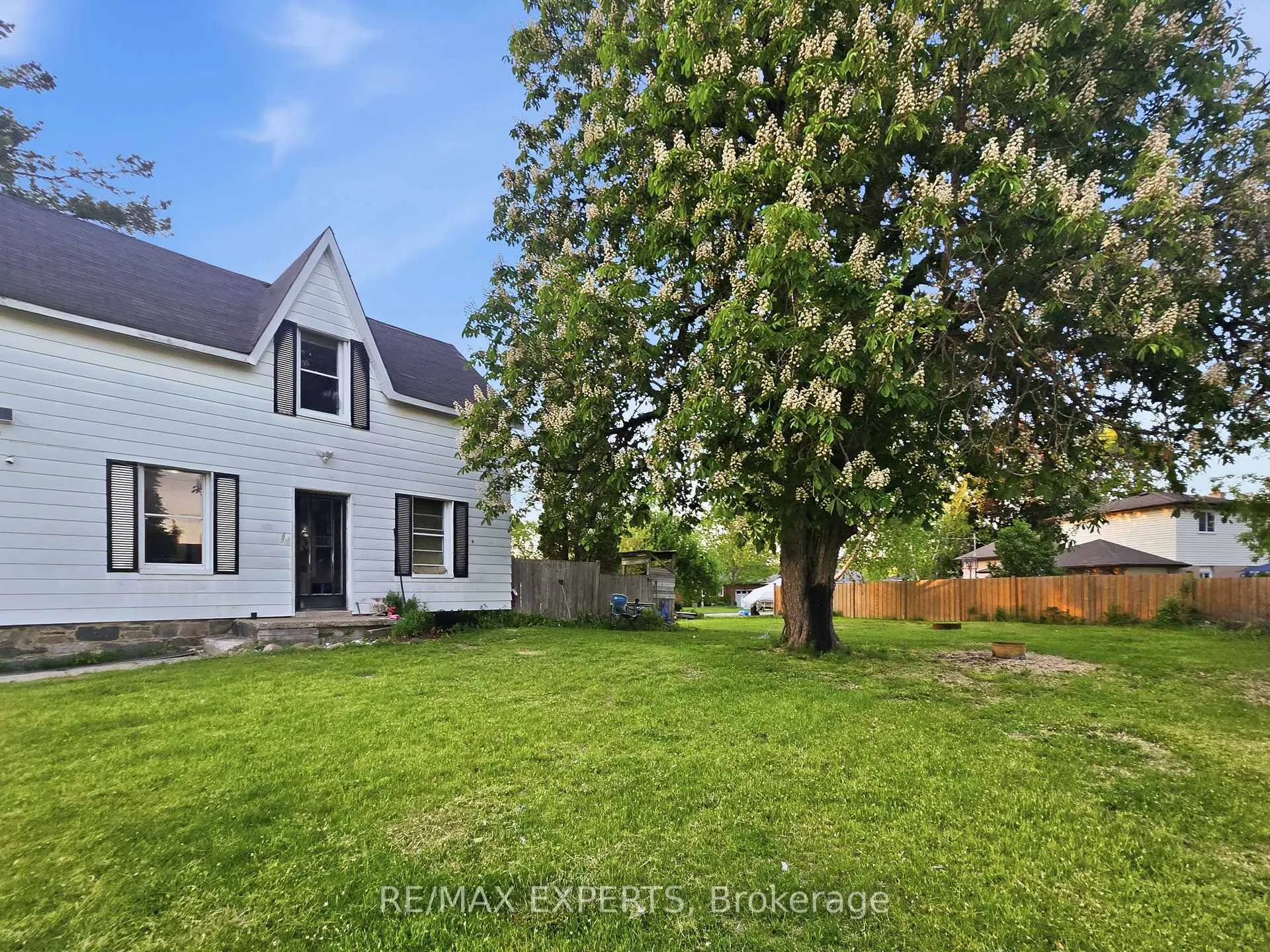 Photo 11 of 47 Walnut Street, New Tecumseth, Alliston — HOMEH