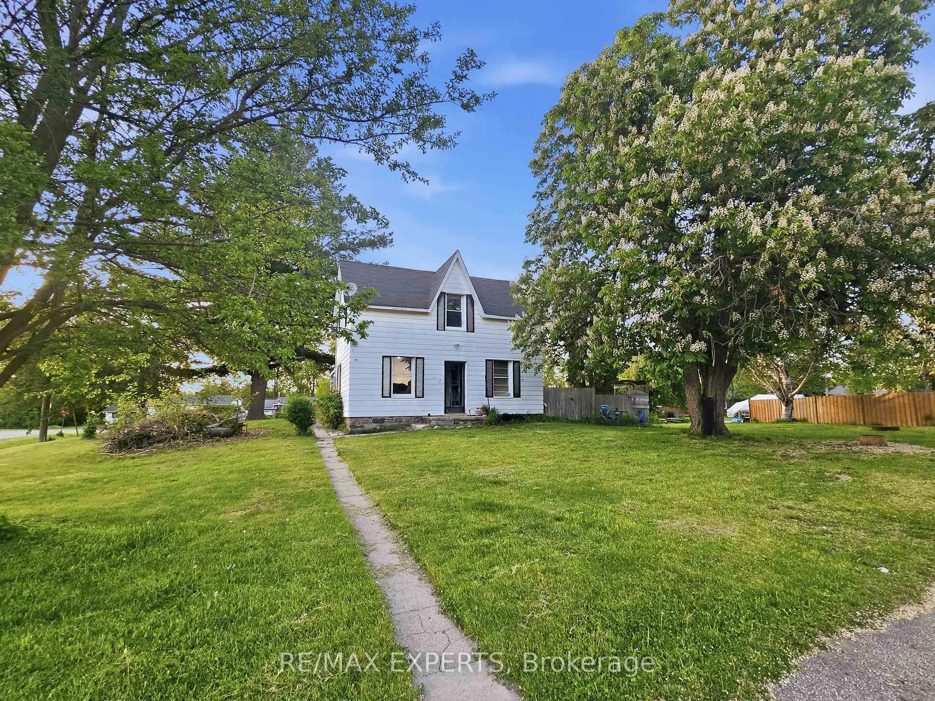 Photo 12 of 47 Walnut Street, New Tecumseth, Alliston — HOMEH