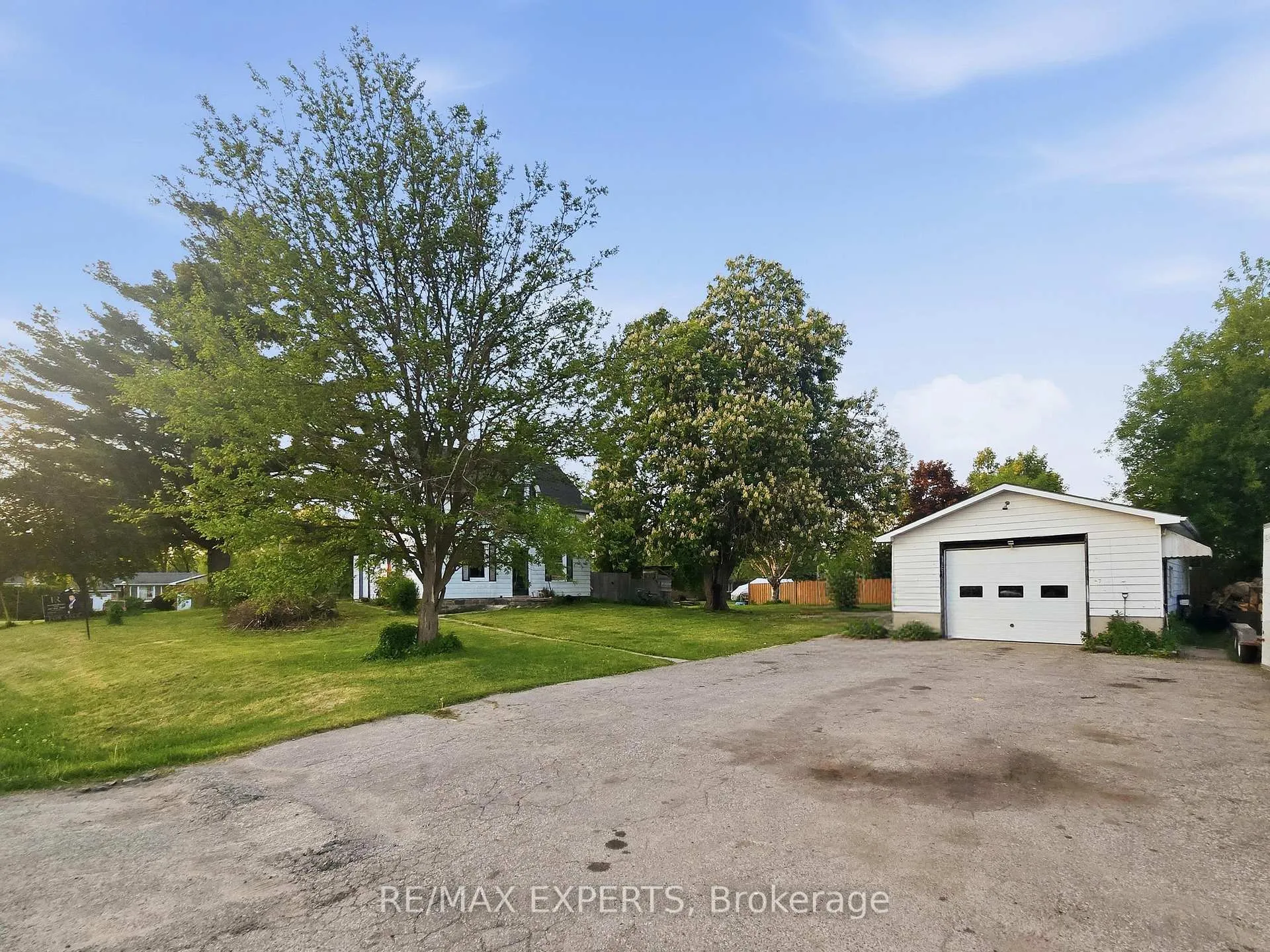 Photo 13 of 47 Walnut Street, New Tecumseth, Alliston — HOMEH