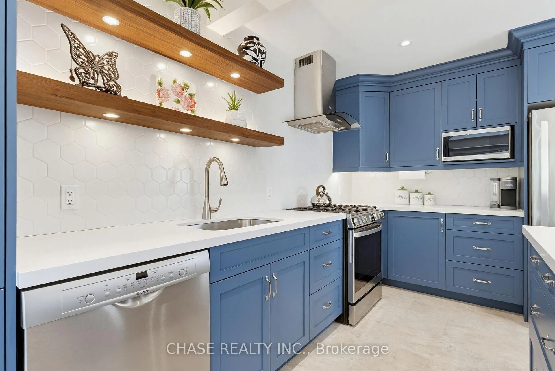 Photo 10 of 2485 Newcastle Crescent, Oakville, West Oak Trails — HOMEH