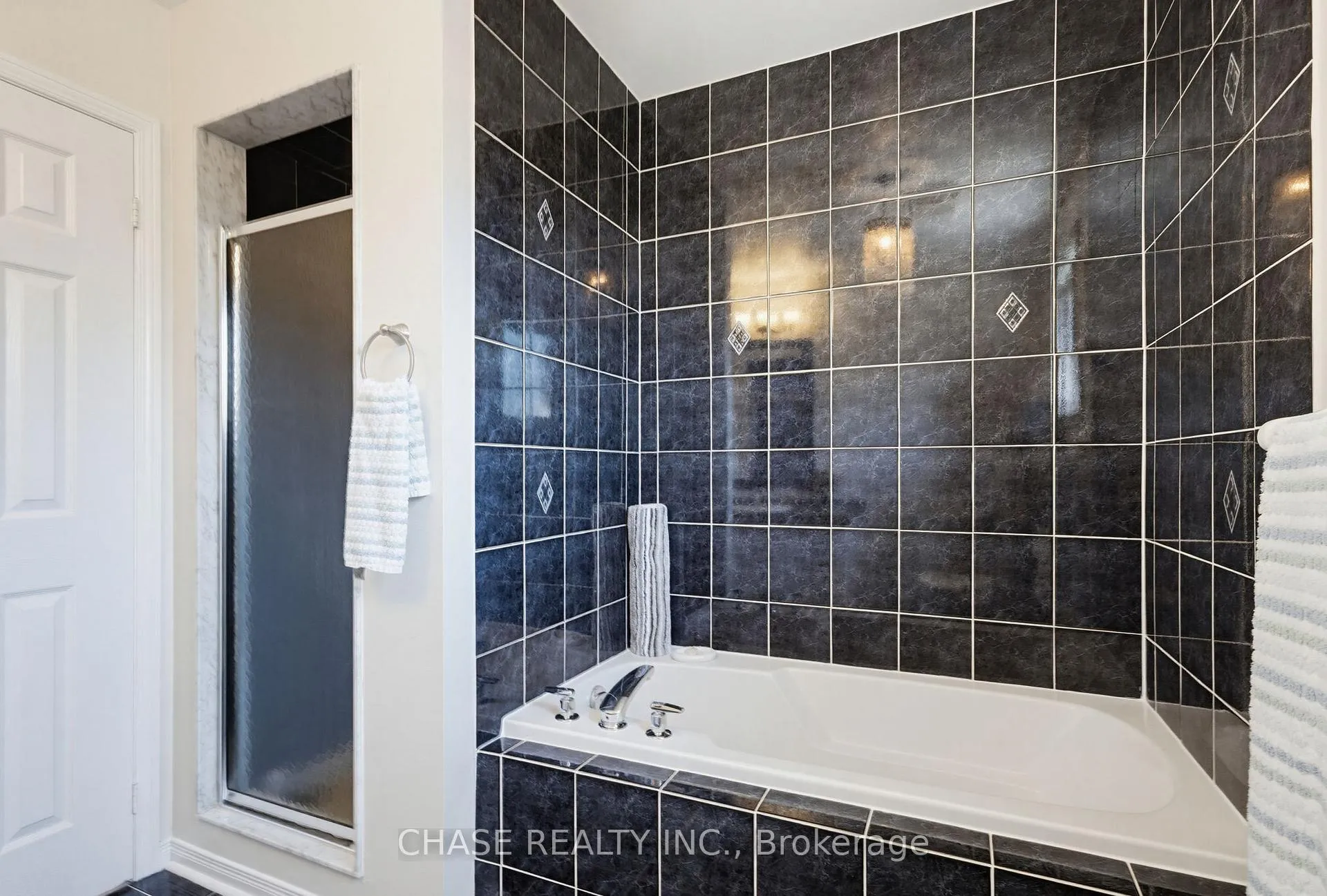 Photo 17 of 2485 Newcastle Crescent, Oakville, West Oak Trails — HOMEH