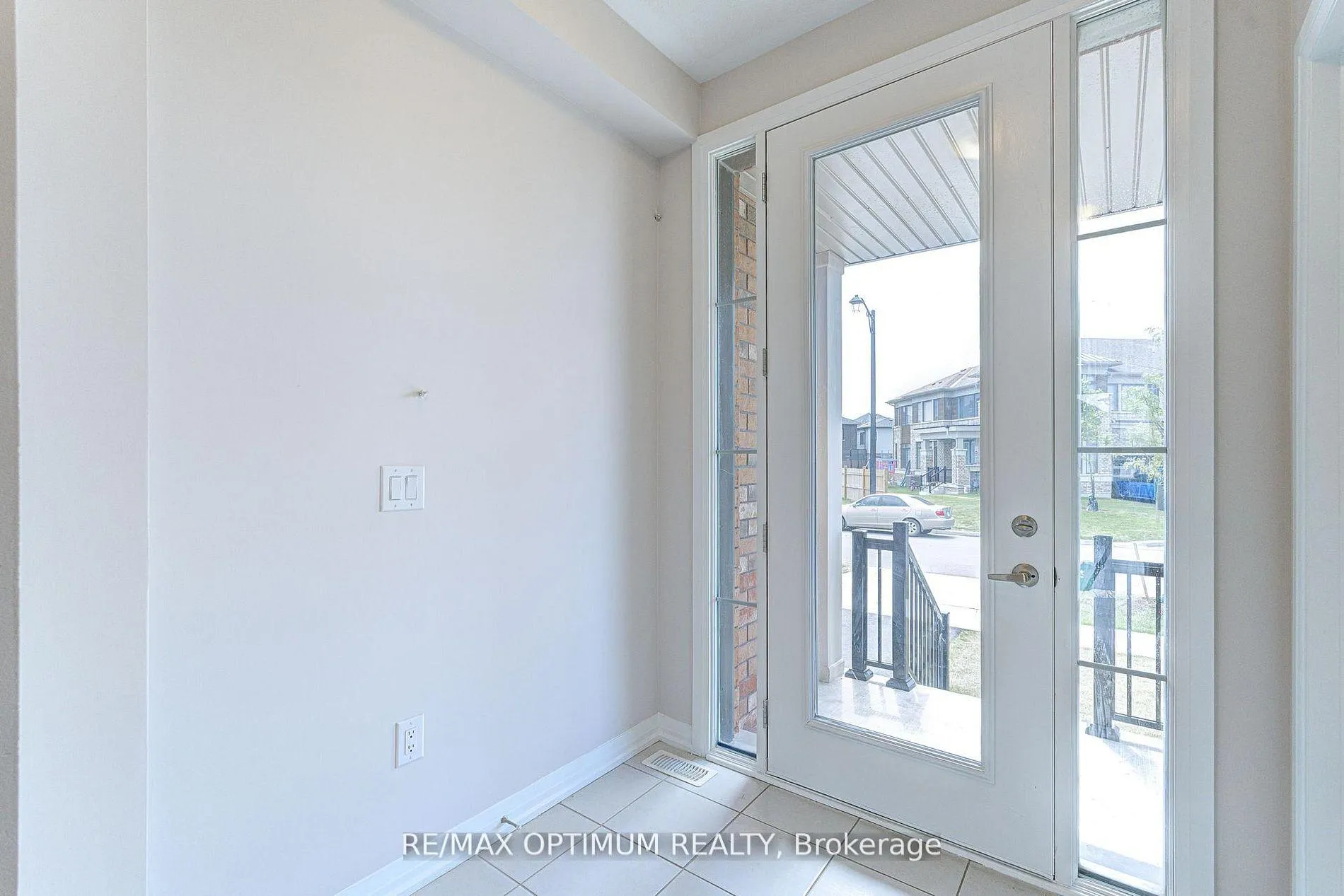 Photo 4 of Unit (Main & Second), 72 Blacklock Street, Cambridge, Westview — HOMEH