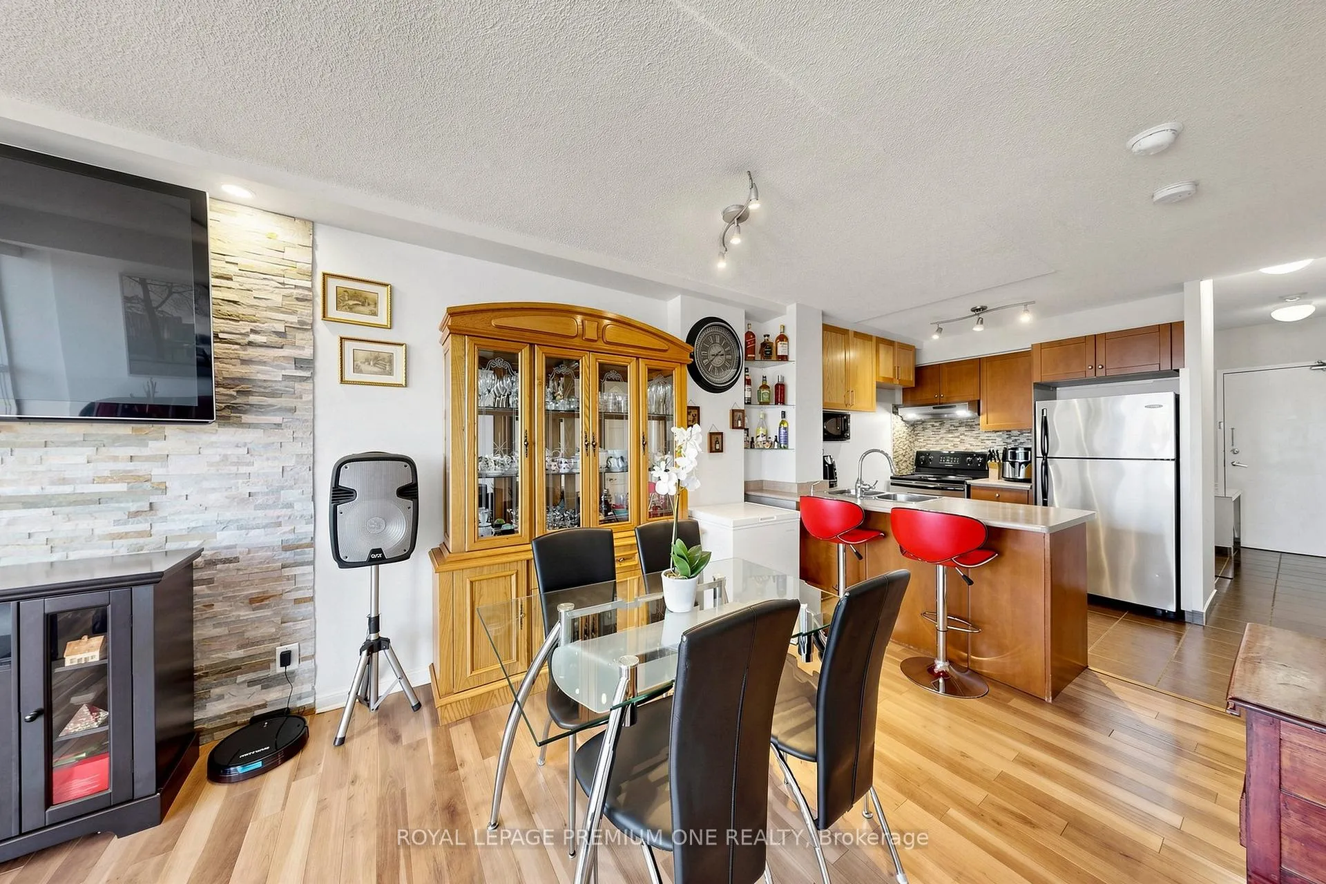 Photo 10 of Unit 913, 1600 Keele Street, Toronto, Keelesdale-Eglinton West — HOMEH