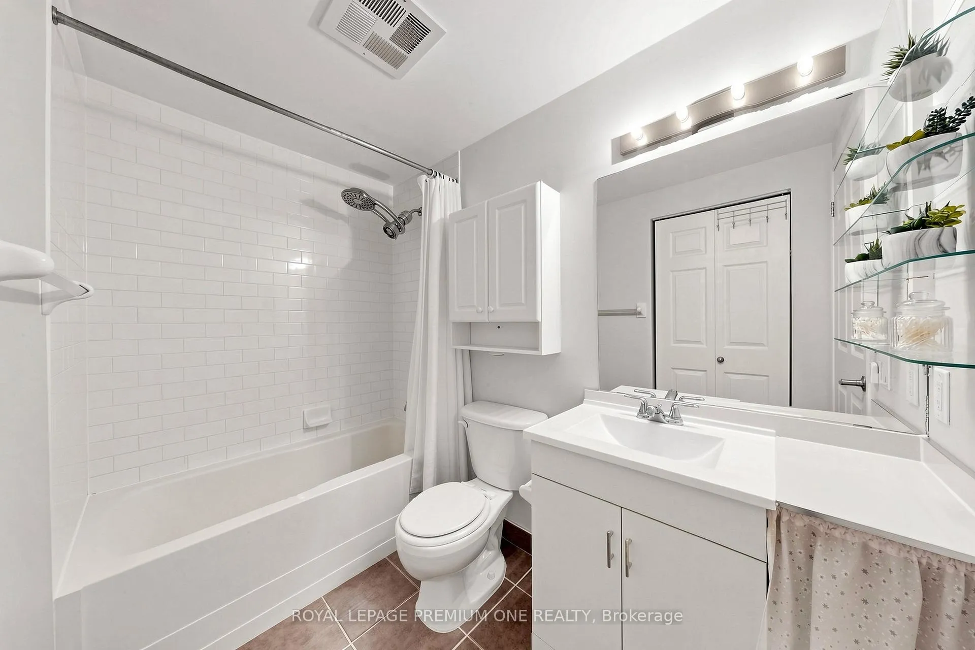 Photo 13 of Unit 913, 1600 Keele Street, Toronto, Keelesdale-Eglinton West — HOMEH