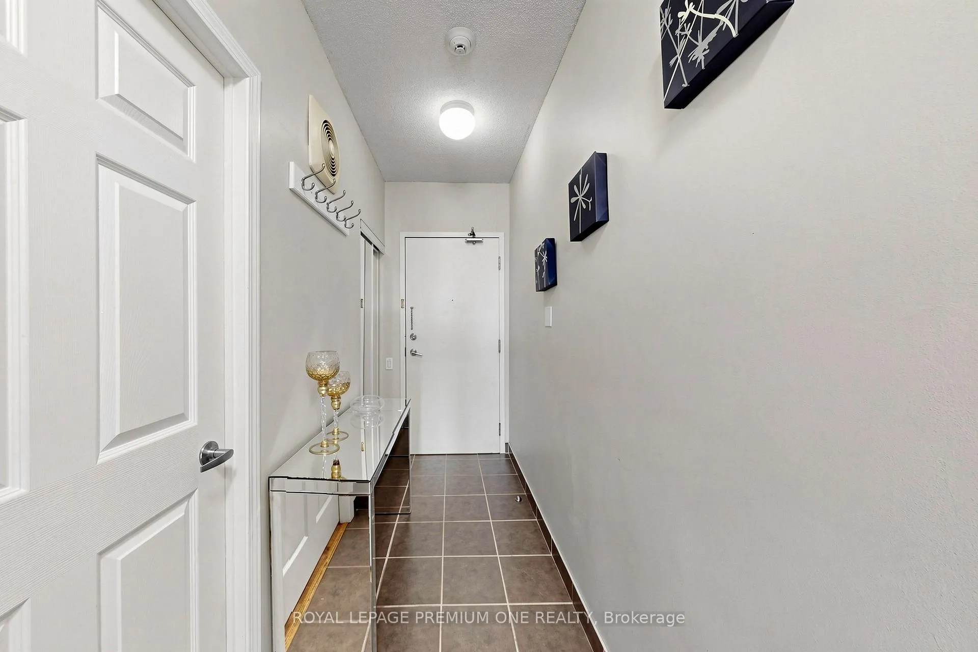 Photo 4 of Unit 913, 1600 Keele Street, Toronto, Keelesdale-Eglinton West — HOMEH