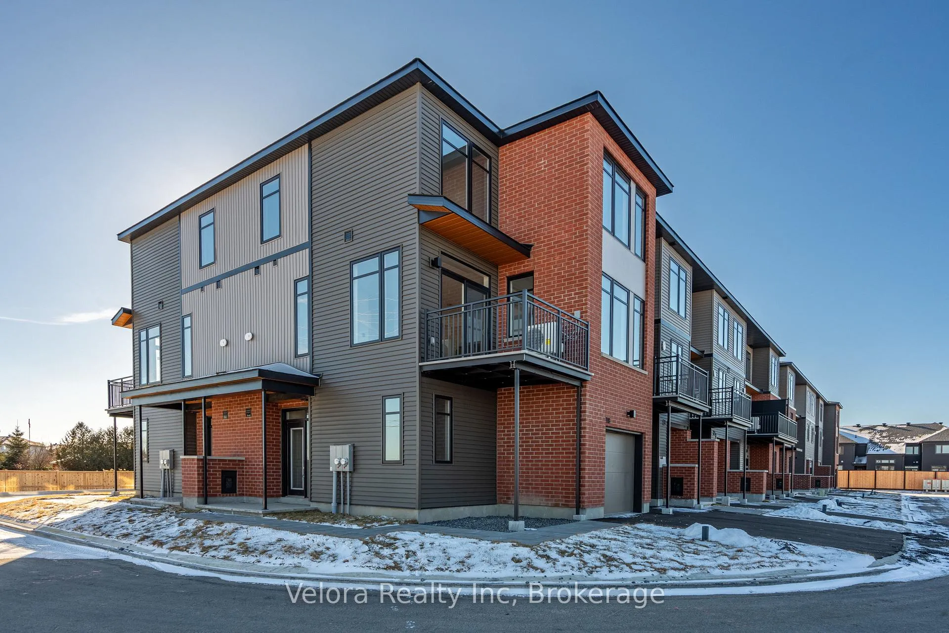 Photo 2 of 118 Venasque, Ottawa, Notting Hill/Summerside — HOMEH