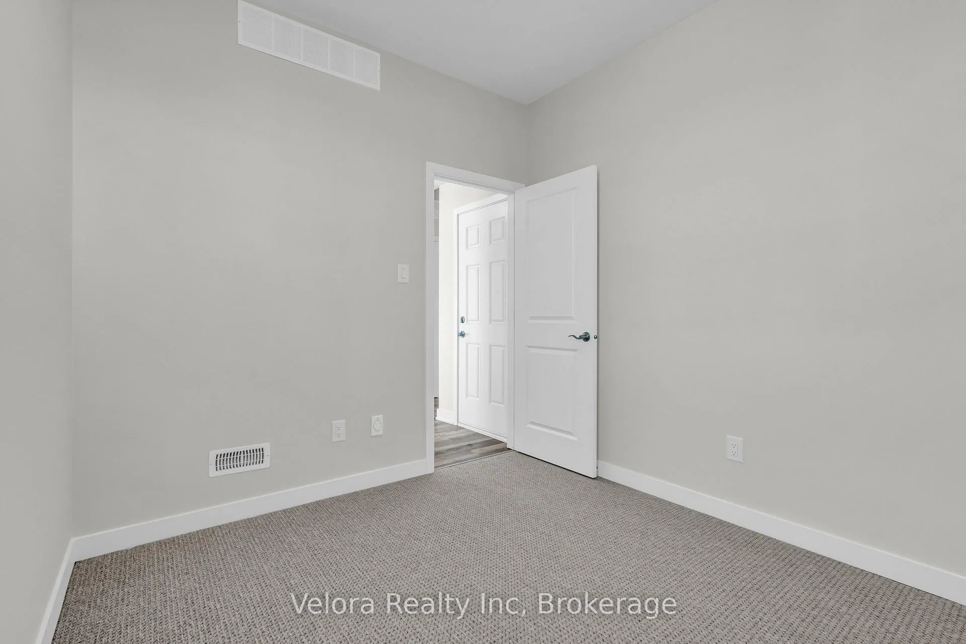 Photo 6 of 118 Venasque, Ottawa, Notting Hill/Summerside — HOMEH