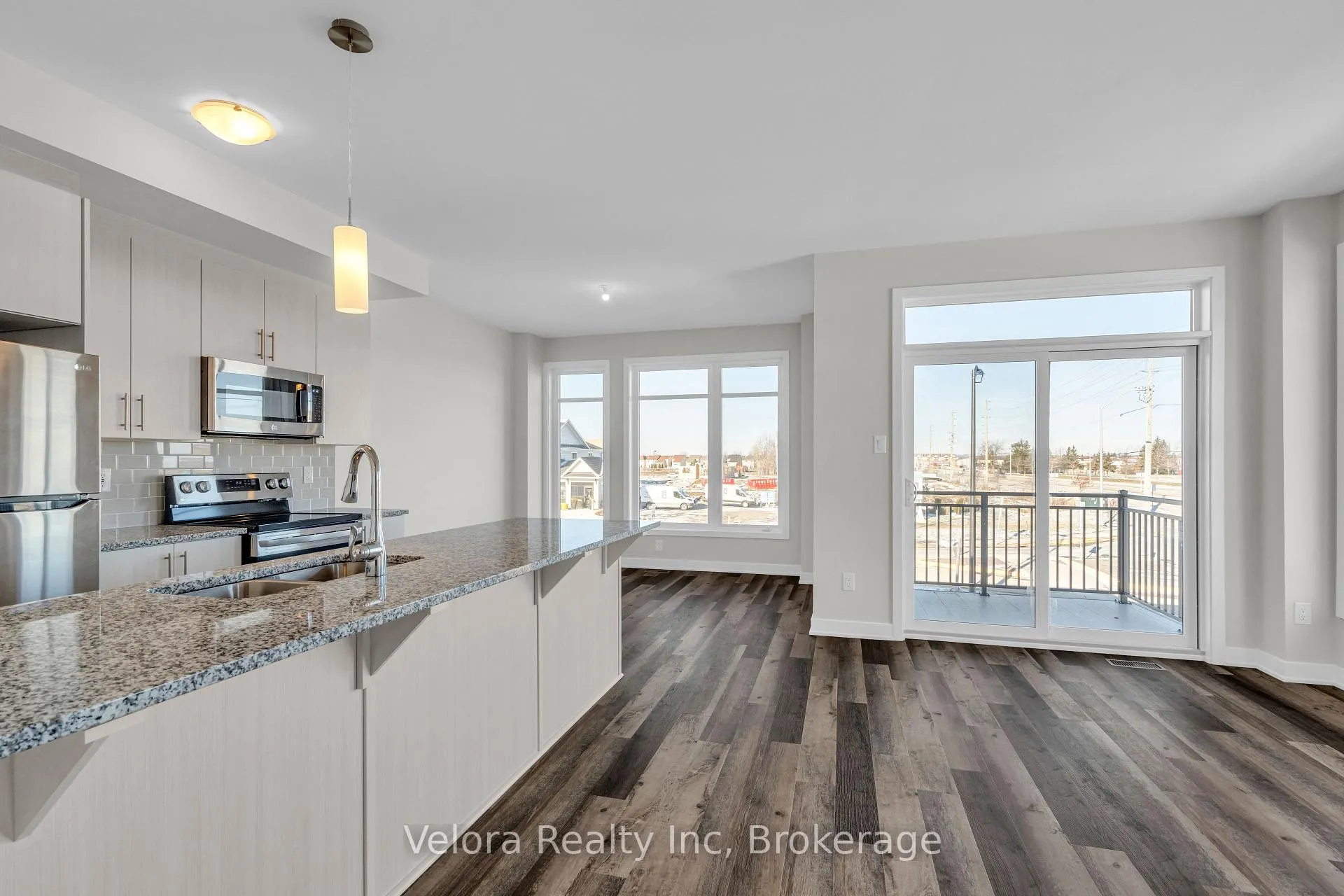 Photo 8 of 118 Venasque, Ottawa, Notting Hill/Summerside — HOMEH