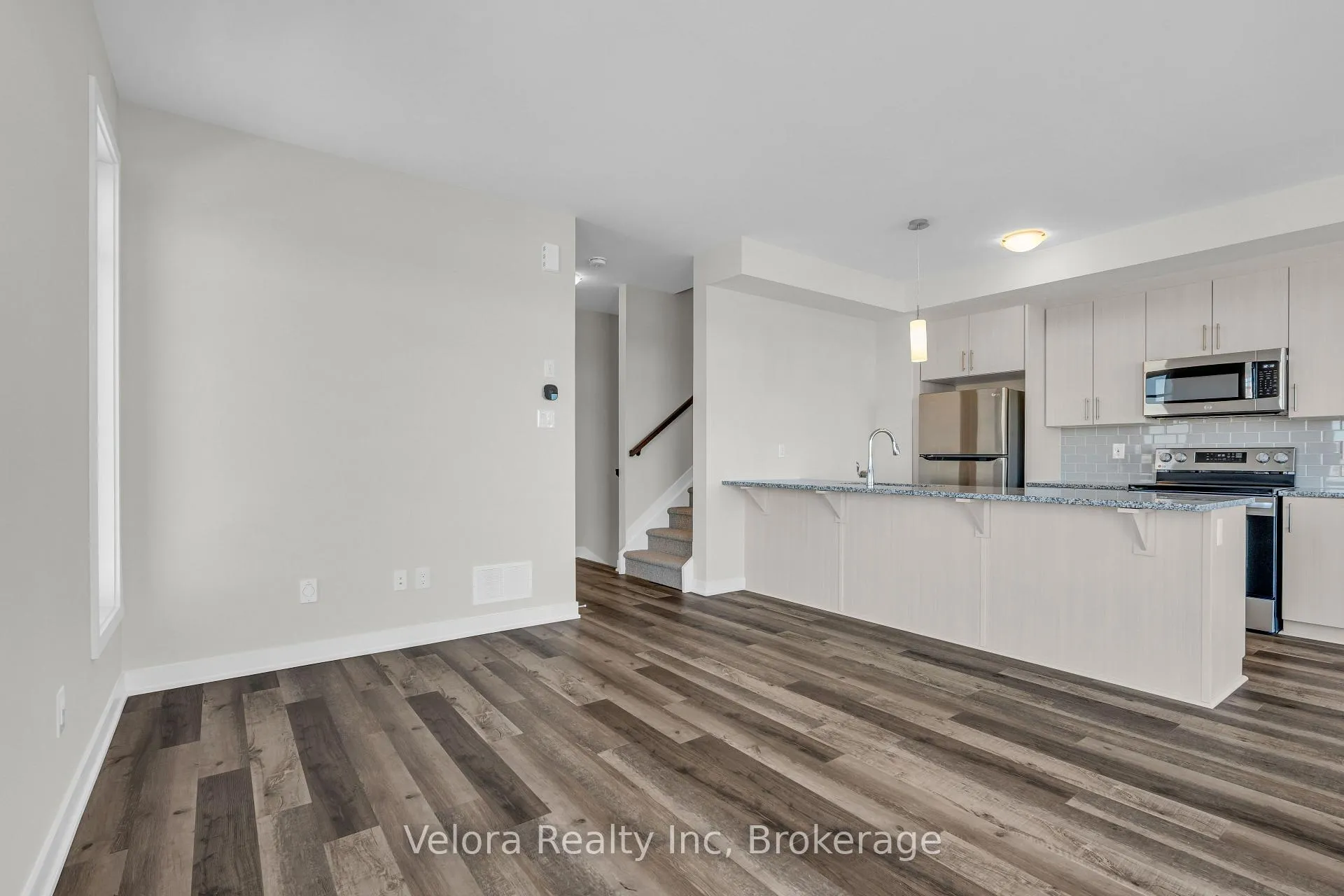 Photo 10 of 118 Venasque, Ottawa, Notting Hill/Summerside — HOMEH