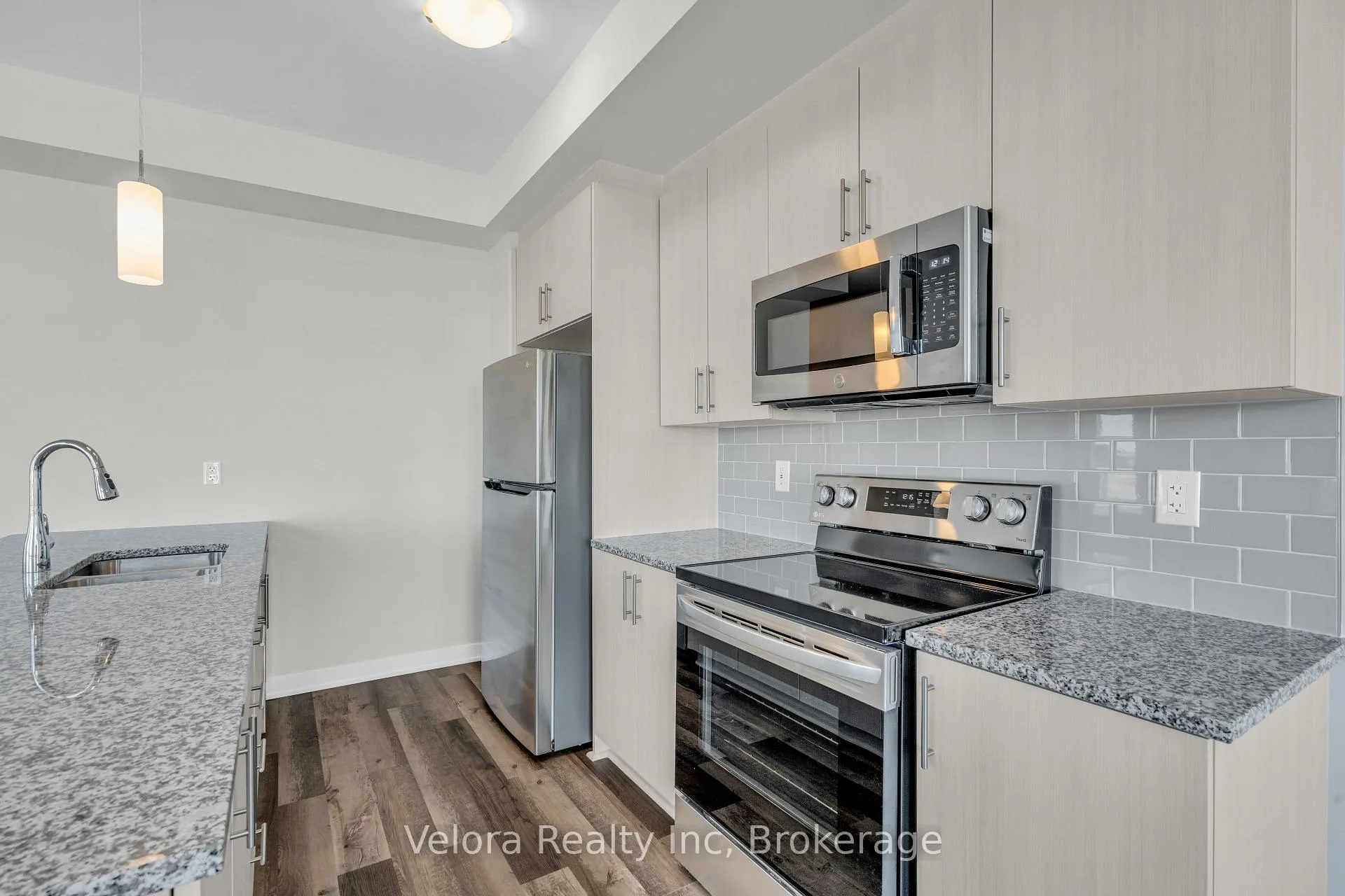 Photo 12 of 118 Venasque, Ottawa, Notting Hill/Summerside — HOMEH