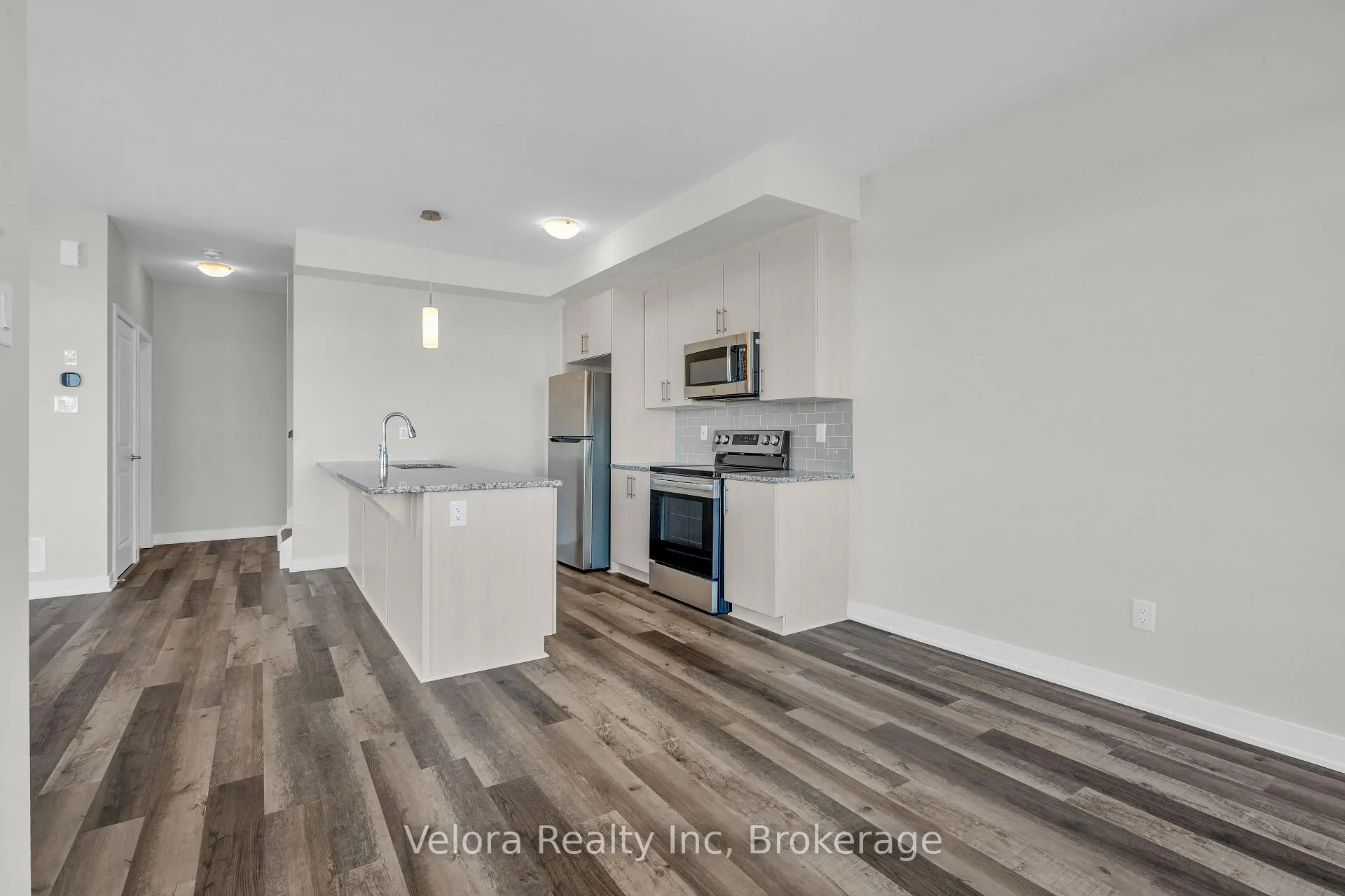 Photo 14 of 118 Venasque, Ottawa, Notting Hill/Summerside — HOMEH