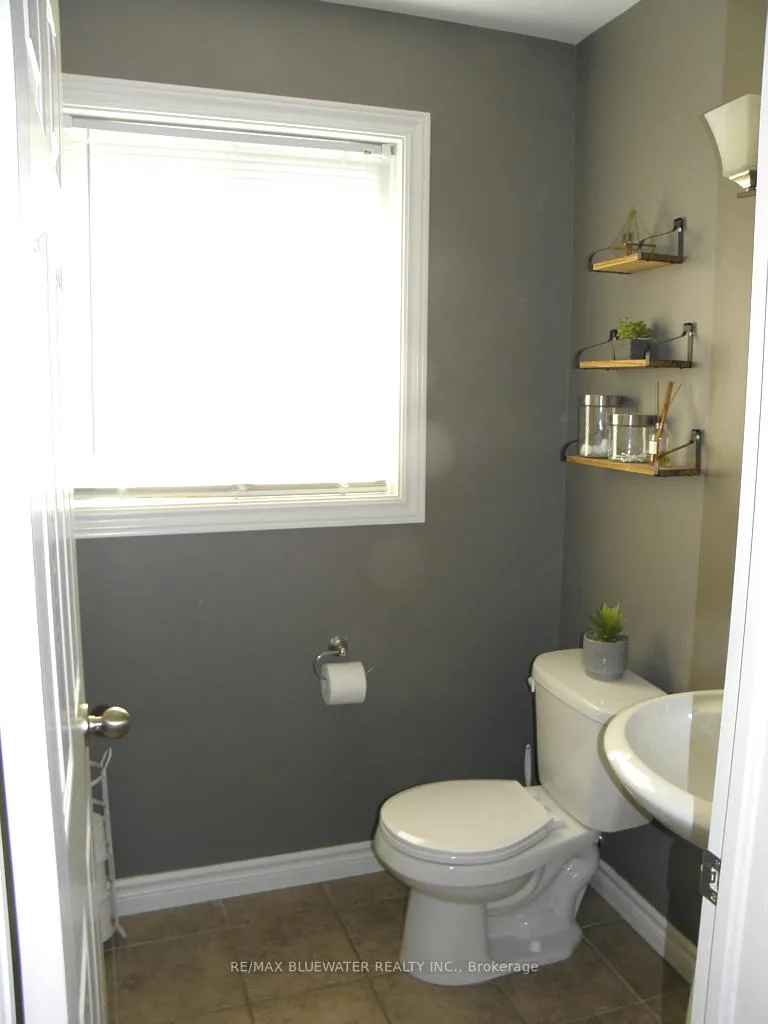 Photo 17 of 95 Deborah Drive, Strathroy-Caradoc, NE — HOMEH