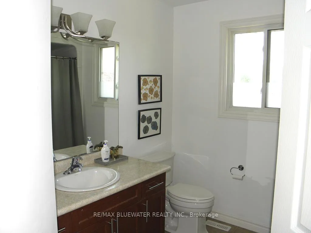 Photo 23 of 95 Deborah Drive, Strathroy-Caradoc, NE — HOMEH