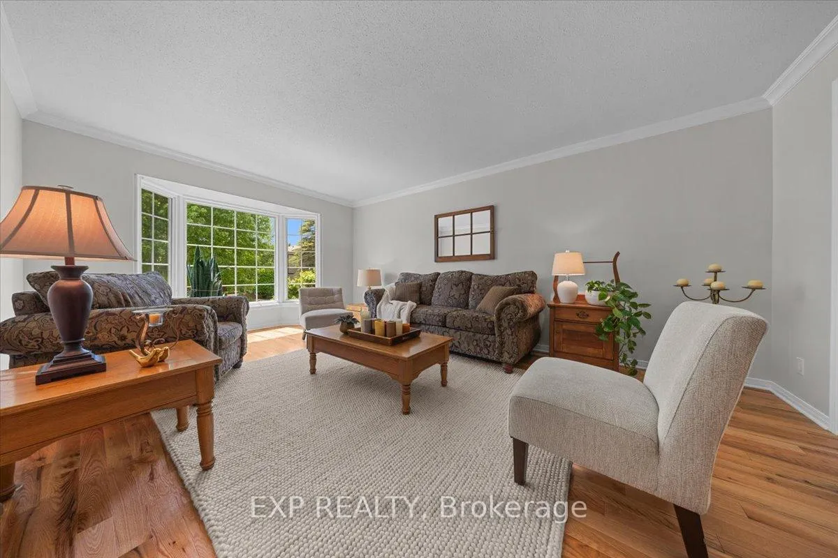 Photo 4 of 85 Teevens Drive, Ottawa, Barrhaven - Pheasant Run — HOMEH
