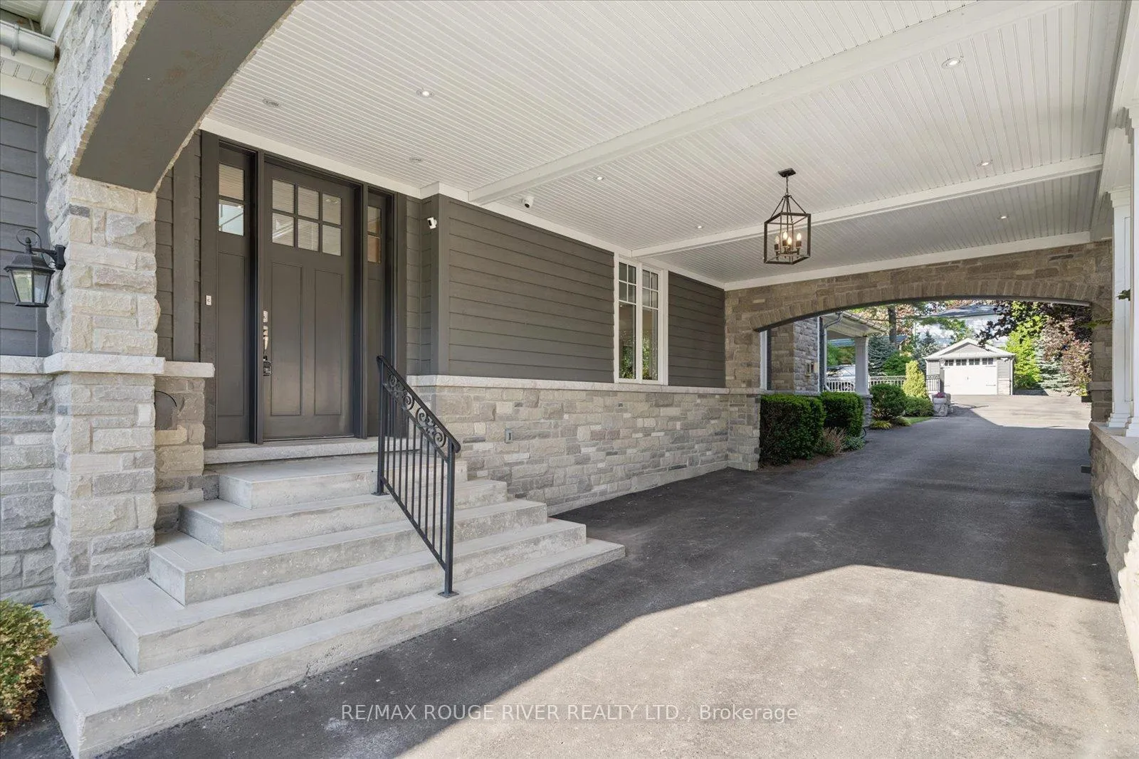 Photo 3 of 699 Front Road, Pickering, Bay Ridges — HOMEH