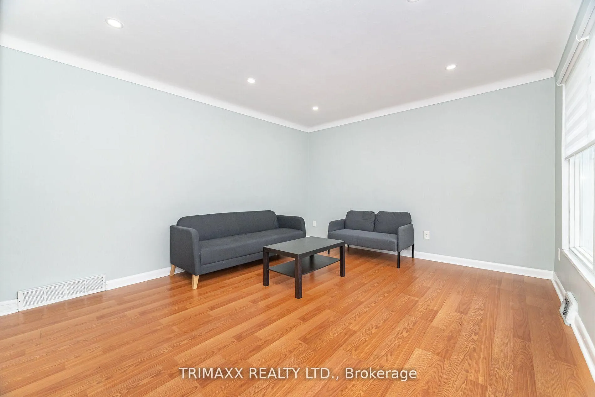 Photo 5 of 60 Parkdale Drive, Thorold, Thorold Downtown — HOMEH