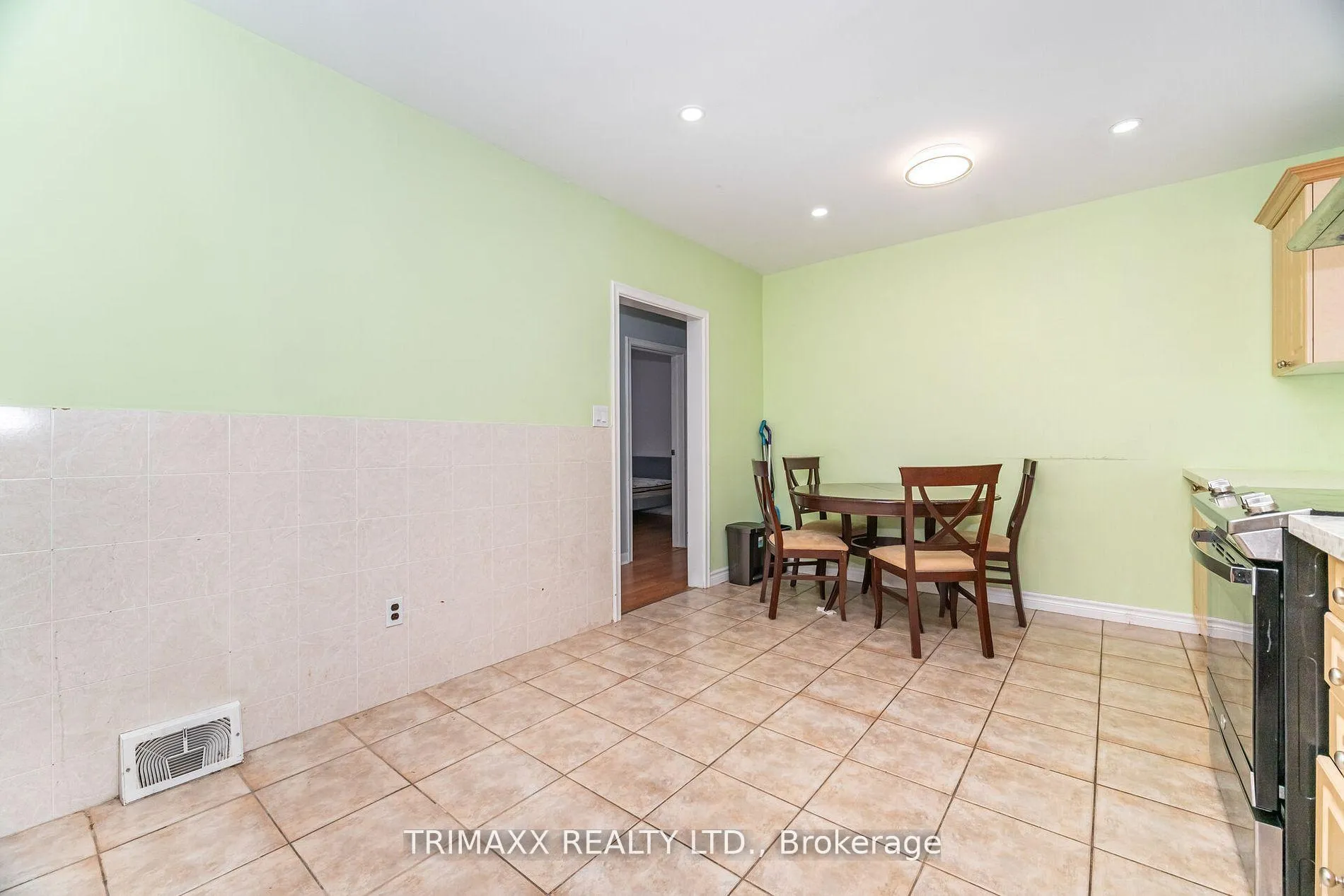 Photo 13 of 60 Parkdale Drive, Thorold, Thorold Downtown — HOMEH