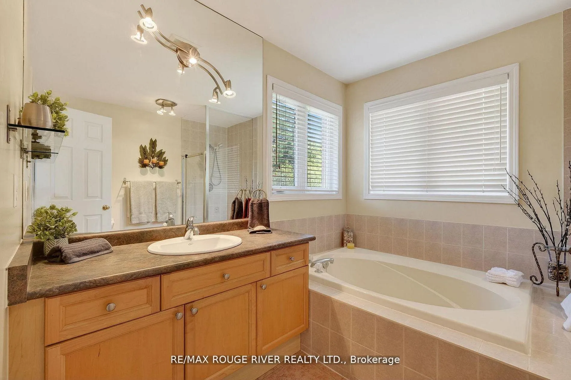 Photo 26 of 461 Summerpark Crescent, Pickering, Amberlea — HOMEH