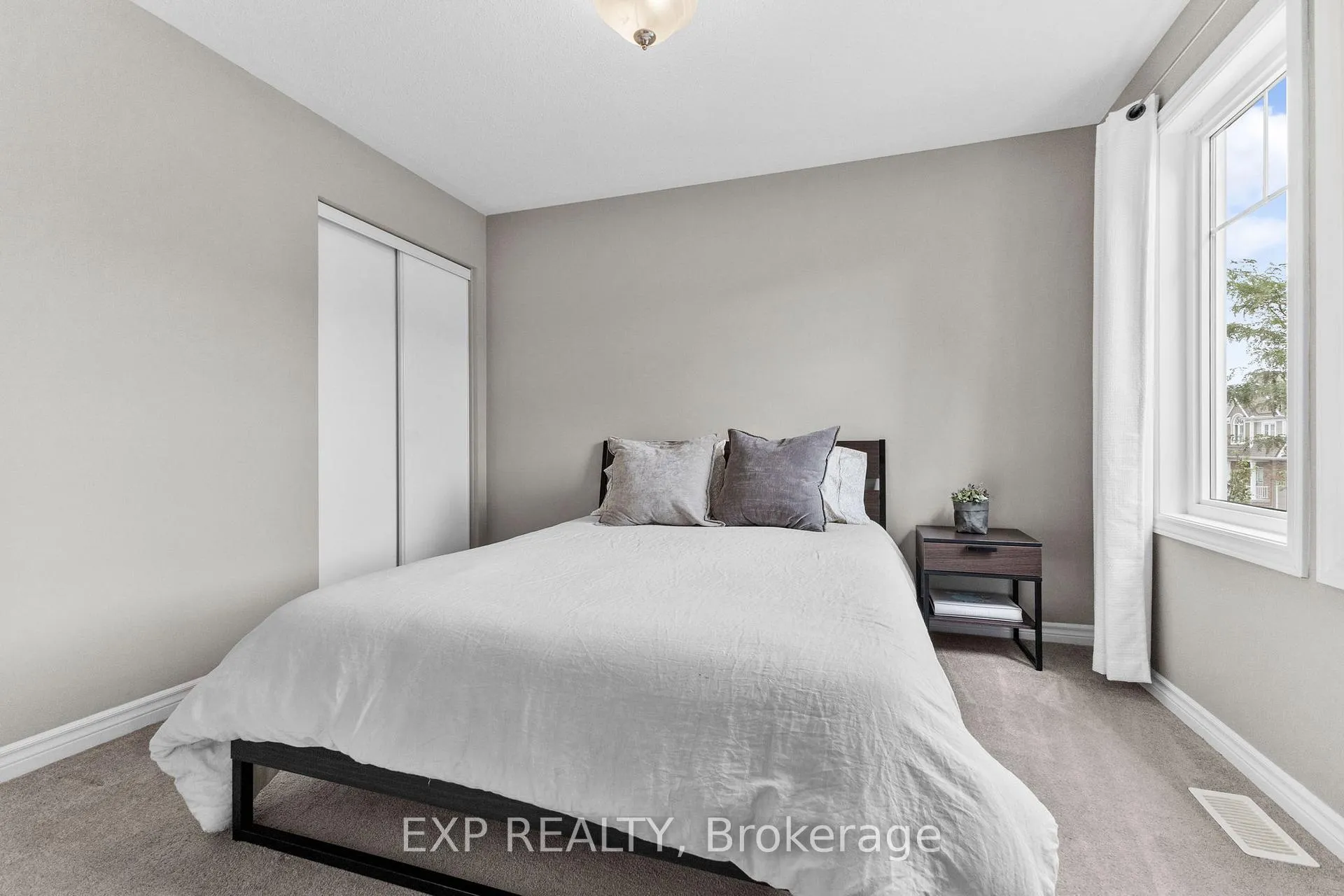 Photo 21 of 47 Solaris Drive, Ottawa, Kanata - Emerald Meadows/Trailwest — HOMEH