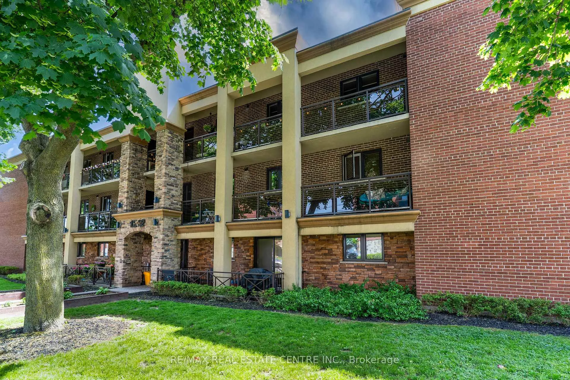 Photo 1 of Unit 304, 1212 Fennell Avenue E, Hamilton, Huntington — HOMEH