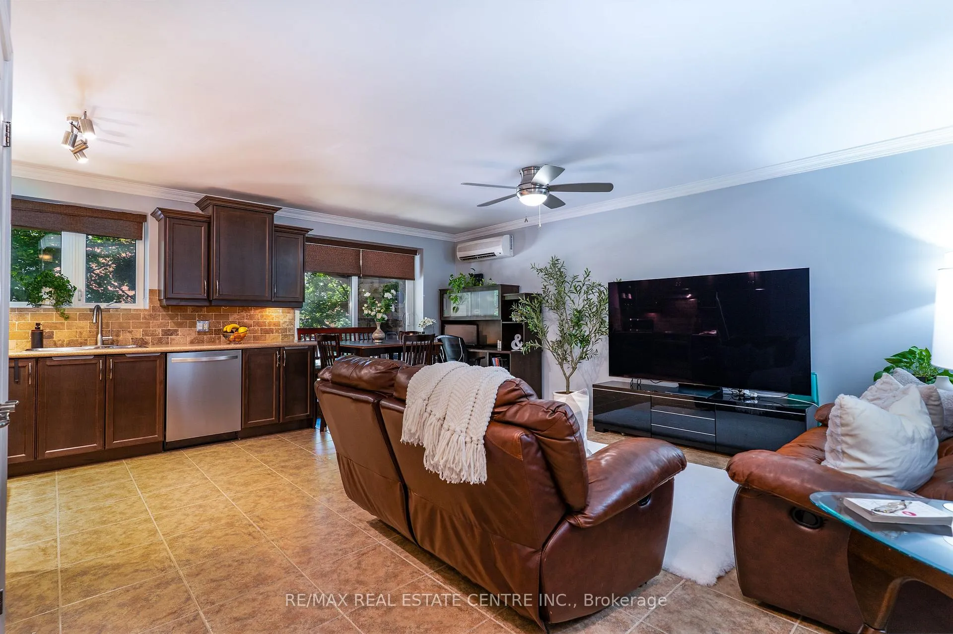 Photo 2 of Unit 304, 1212 Fennell Avenue E, Hamilton, Huntington — HOMEH