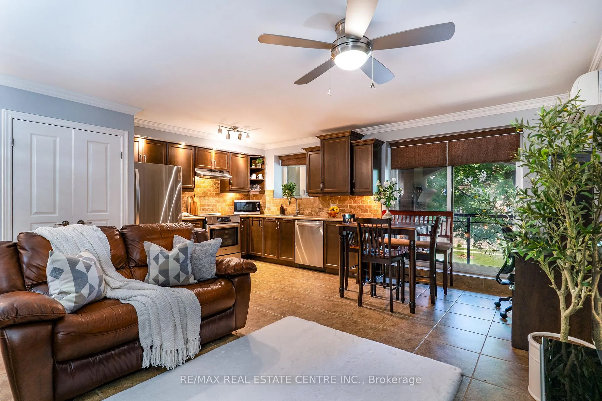 Photo 6 of Unit 304, 1212 Fennell Avenue E, Hamilton, Huntington — HOMEH