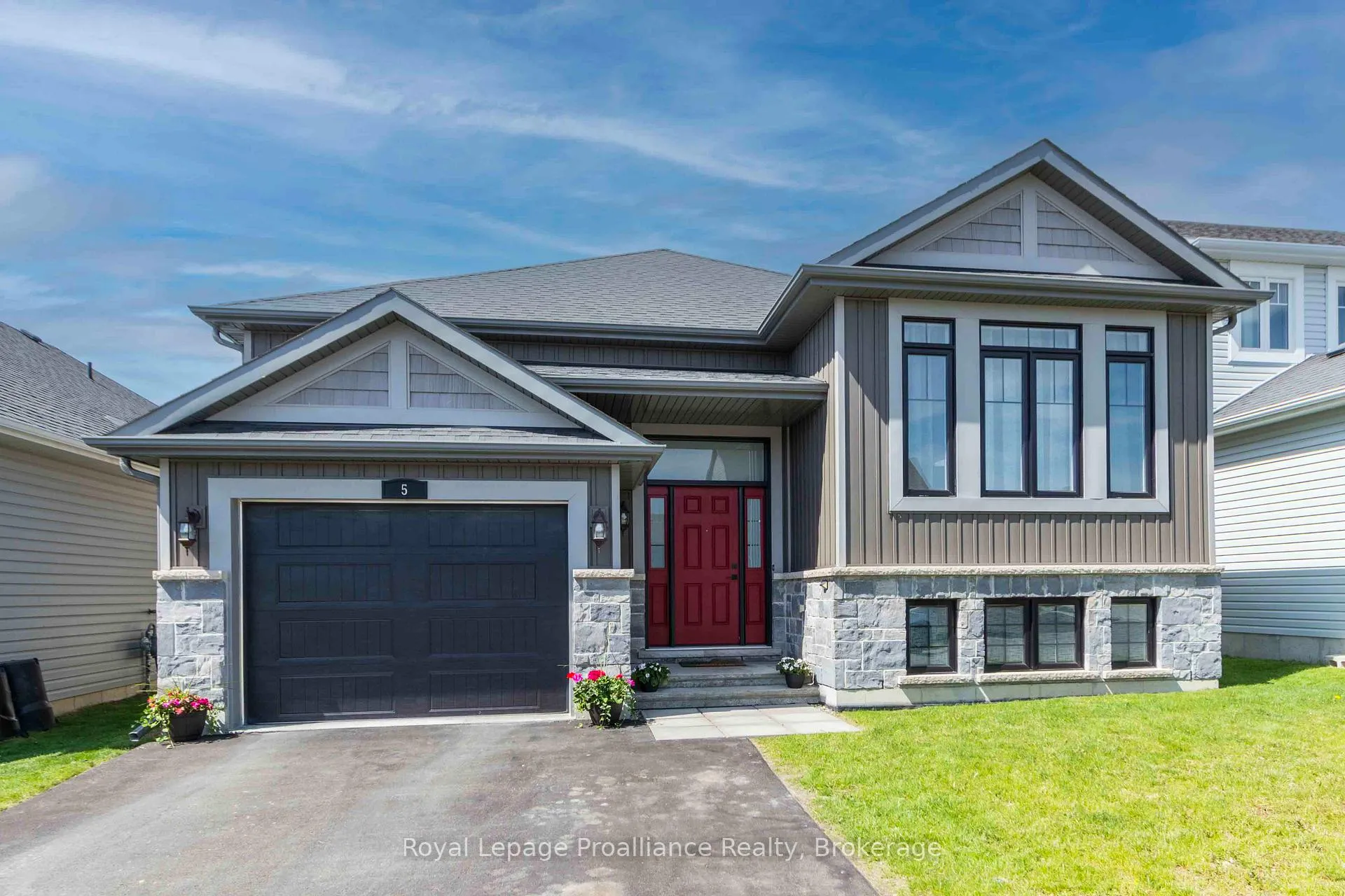 Photo 1 of 5 Walnut Drive, Belleville, Thurlow Ward — HOMEH