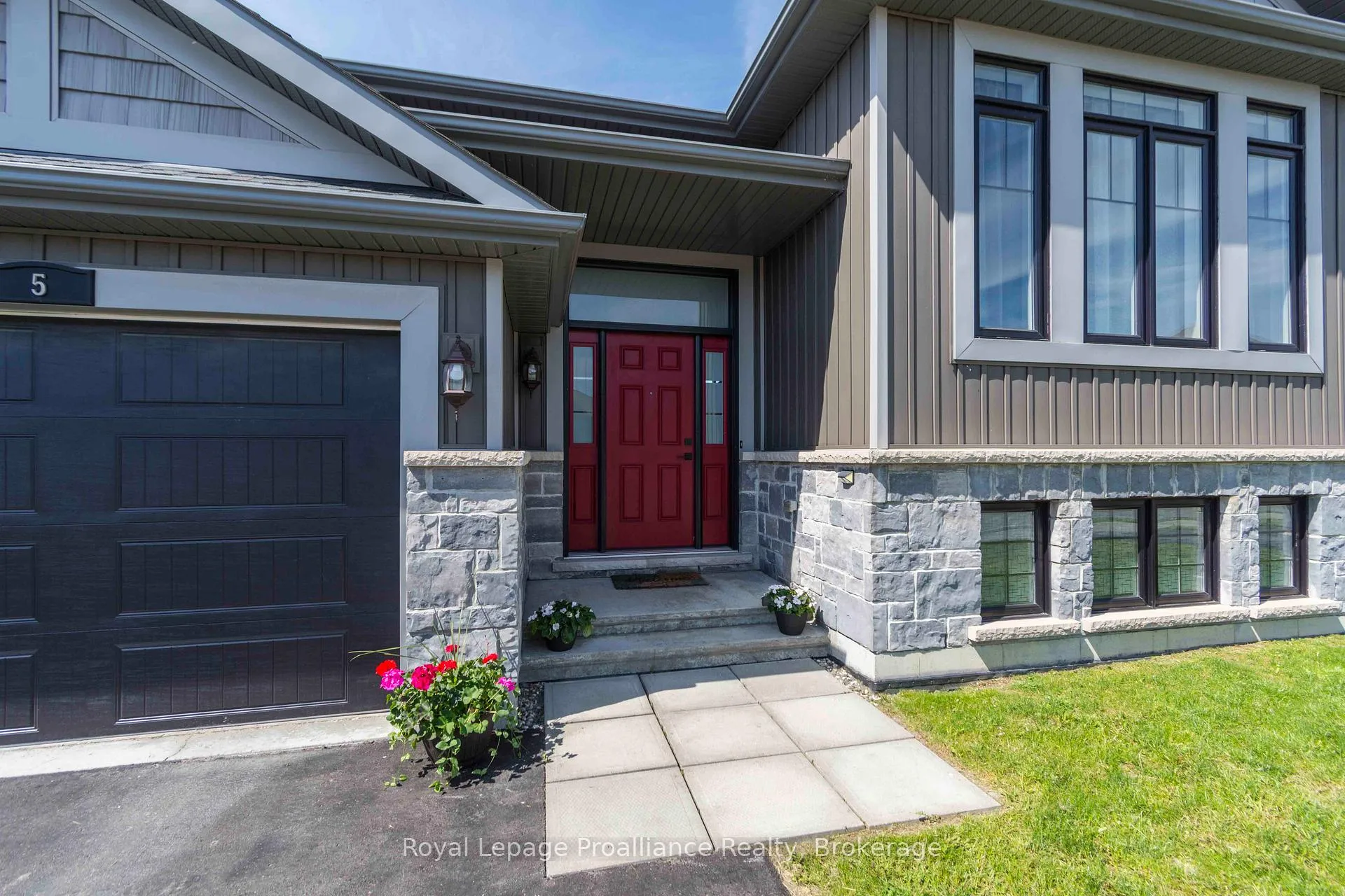 Photo 2 of 5 Walnut Drive, Belleville, Thurlow Ward — HOMEH