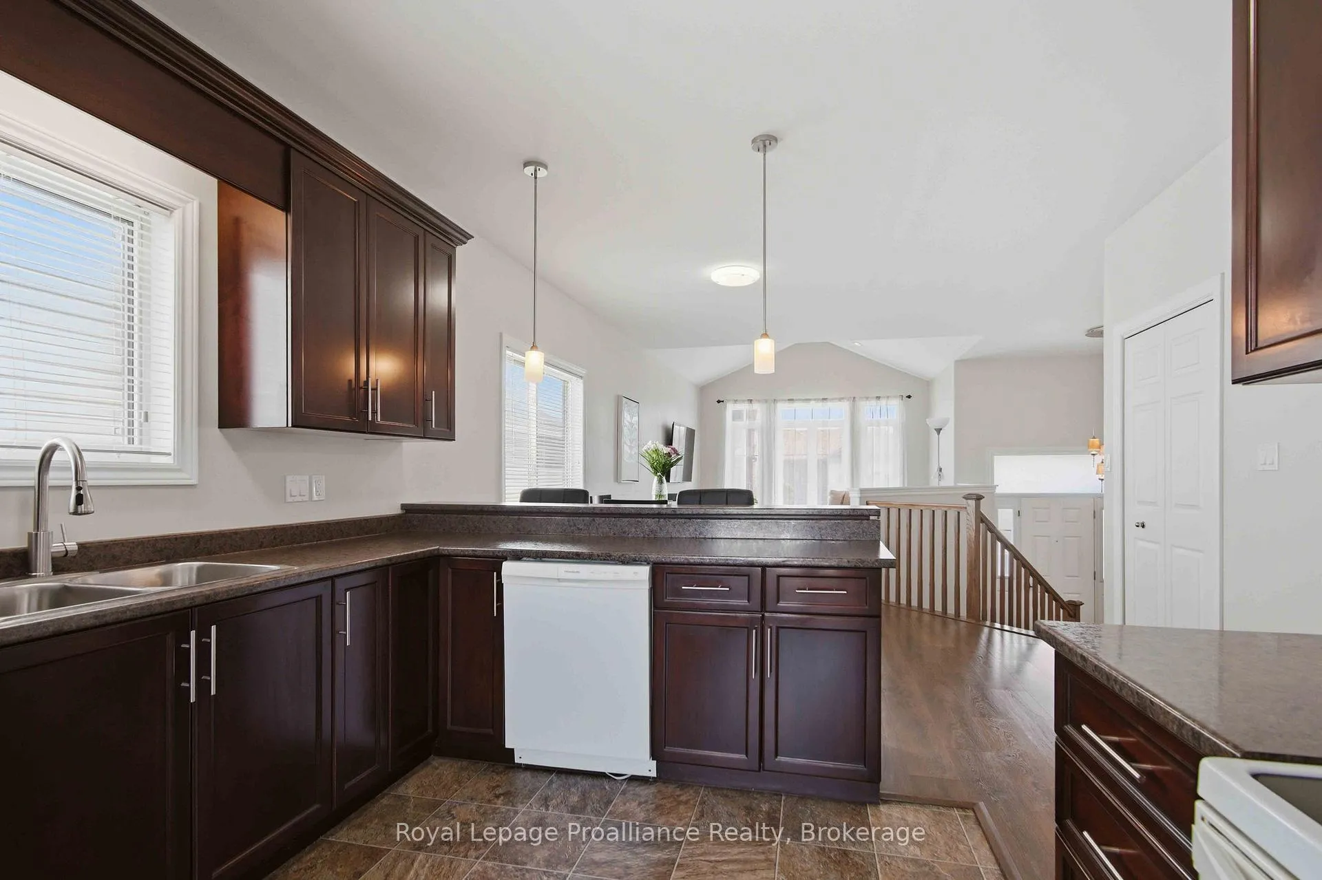 Photo 10 of 5 Walnut Drive, Belleville, Thurlow Ward — HOMEH