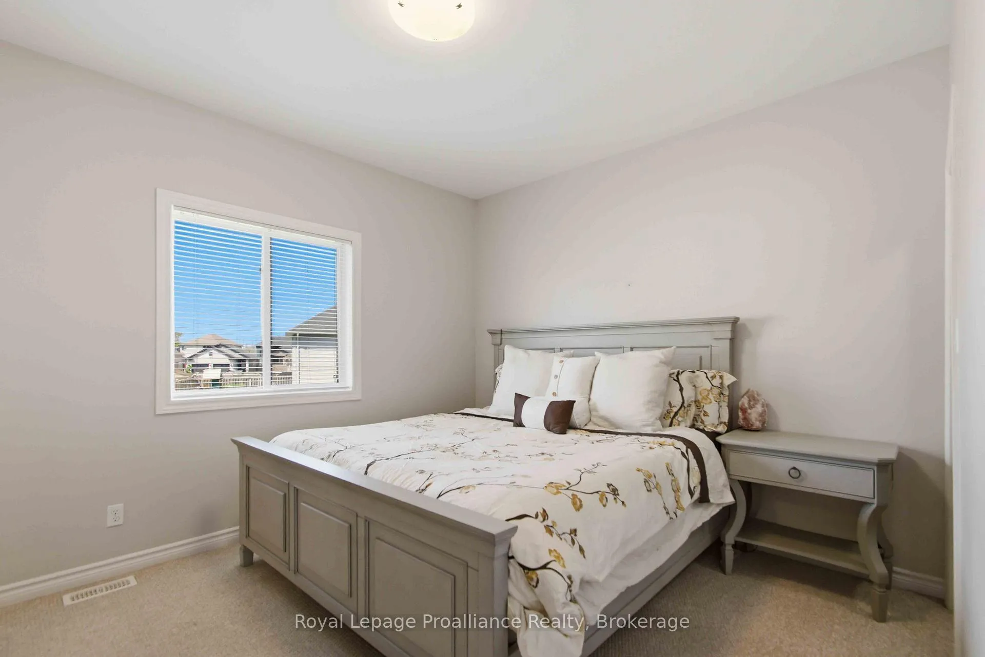 Photo 11 of 5 Walnut Drive, Belleville, Thurlow Ward — HOMEH