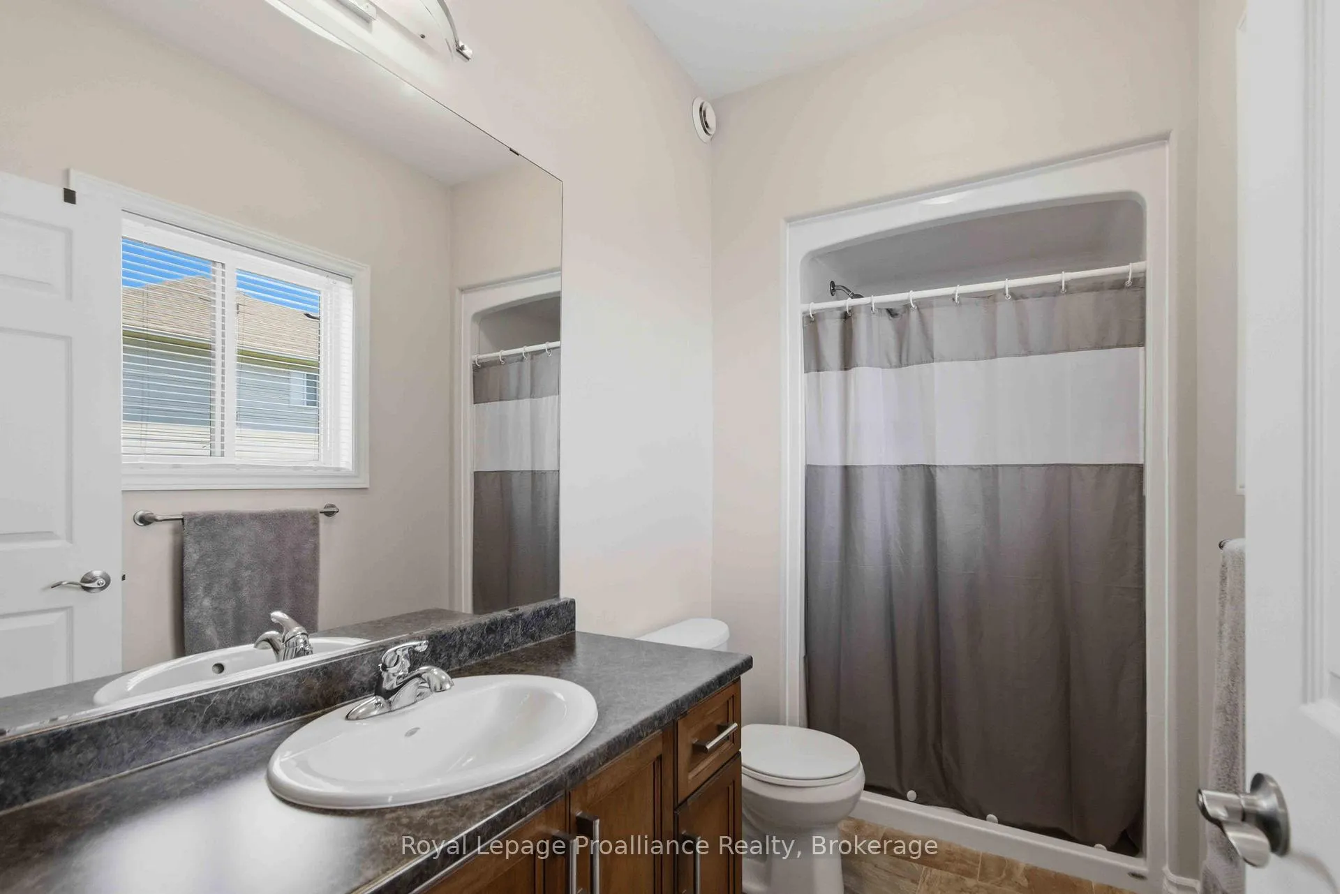 Photo 13 of 5 Walnut Drive, Belleville, Thurlow Ward — HOMEH